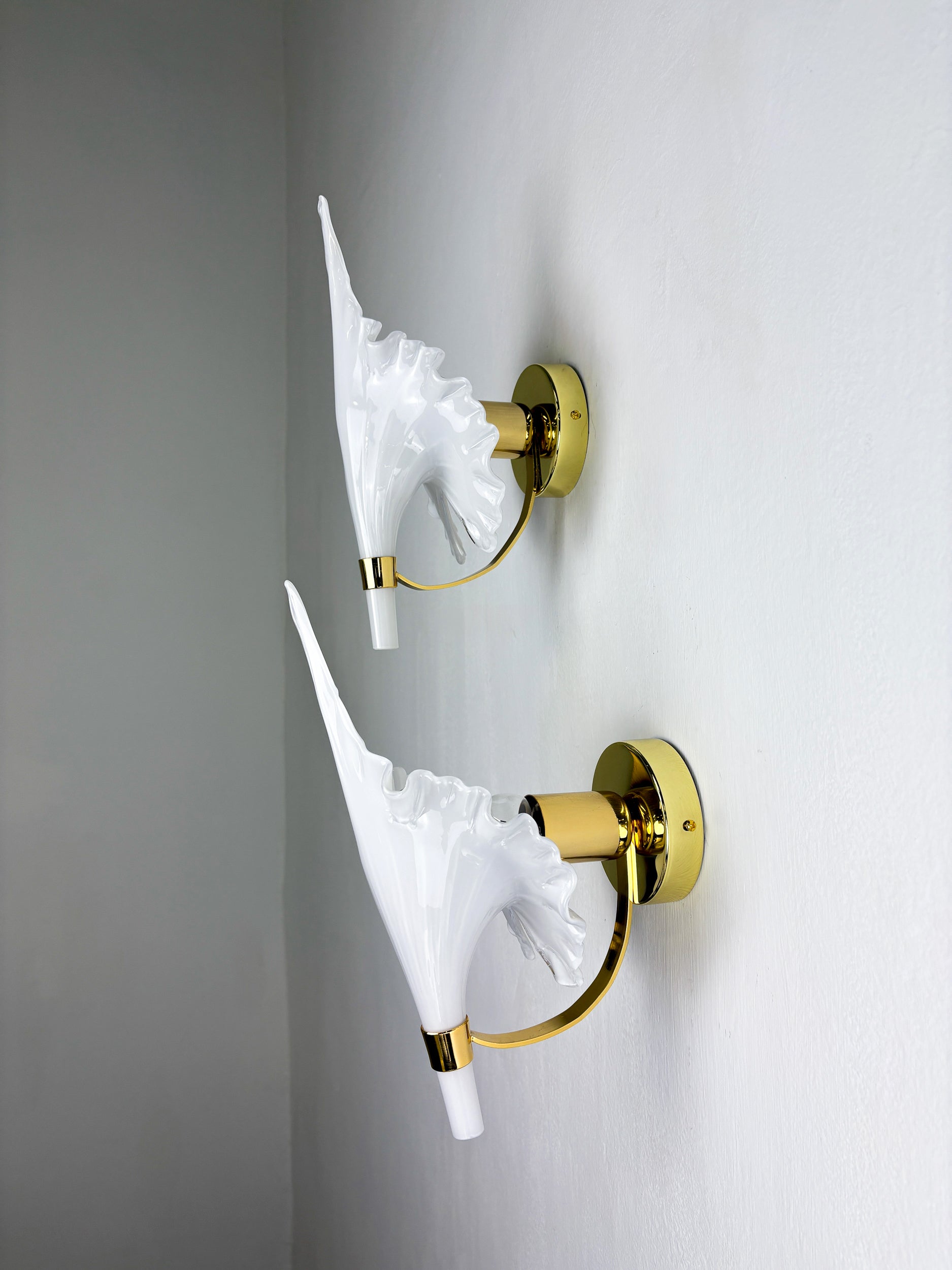 Pair of "Calla Lily" Leaf-Shaped Wall Sconces, Murano Glass & Gilt Brass, Italy, Circa 1970's