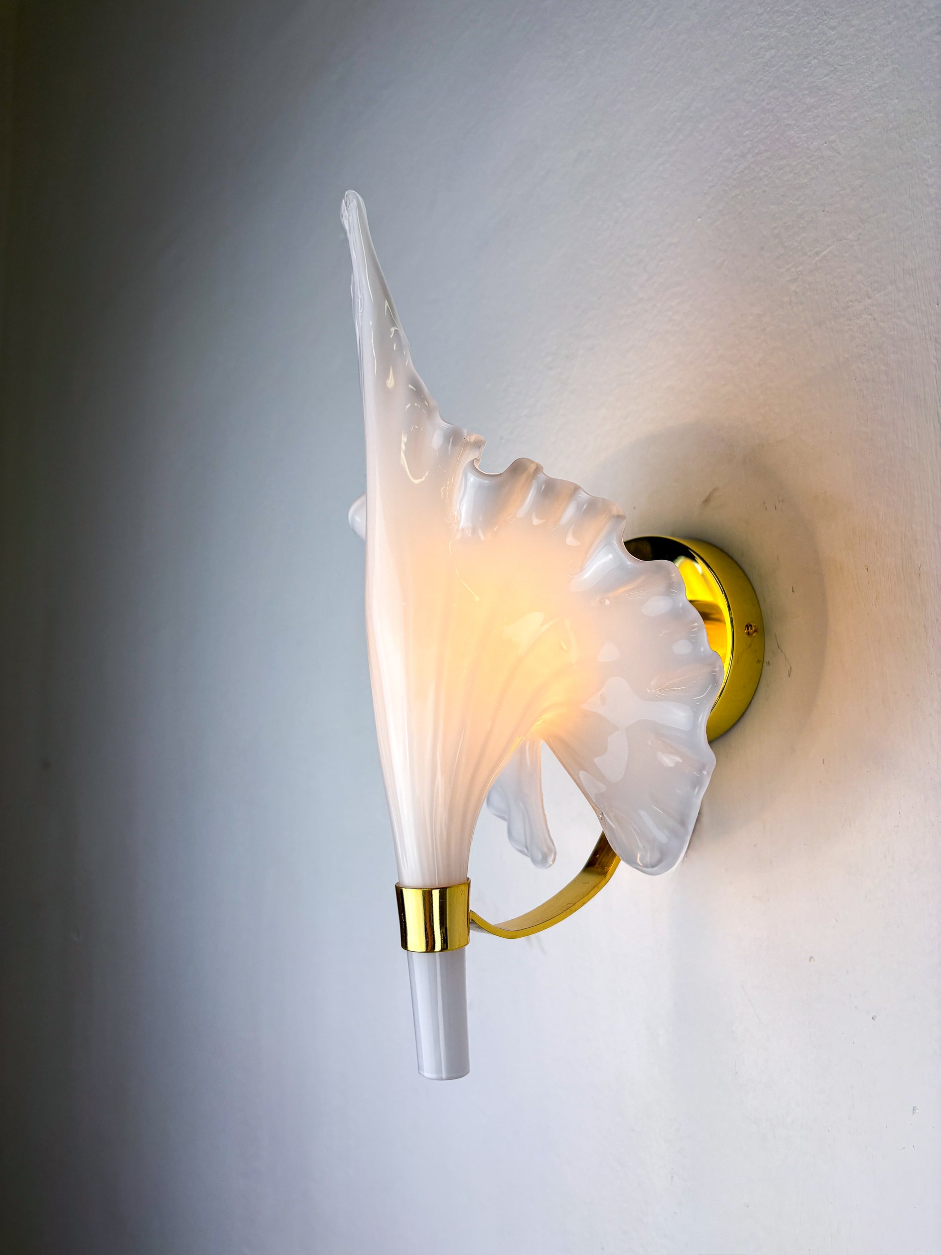 Pair of "Calla Lily" Leaf-Shaped Wall Sconces, Murano Glass & Gilt Brass, Italy, Circa 1970's