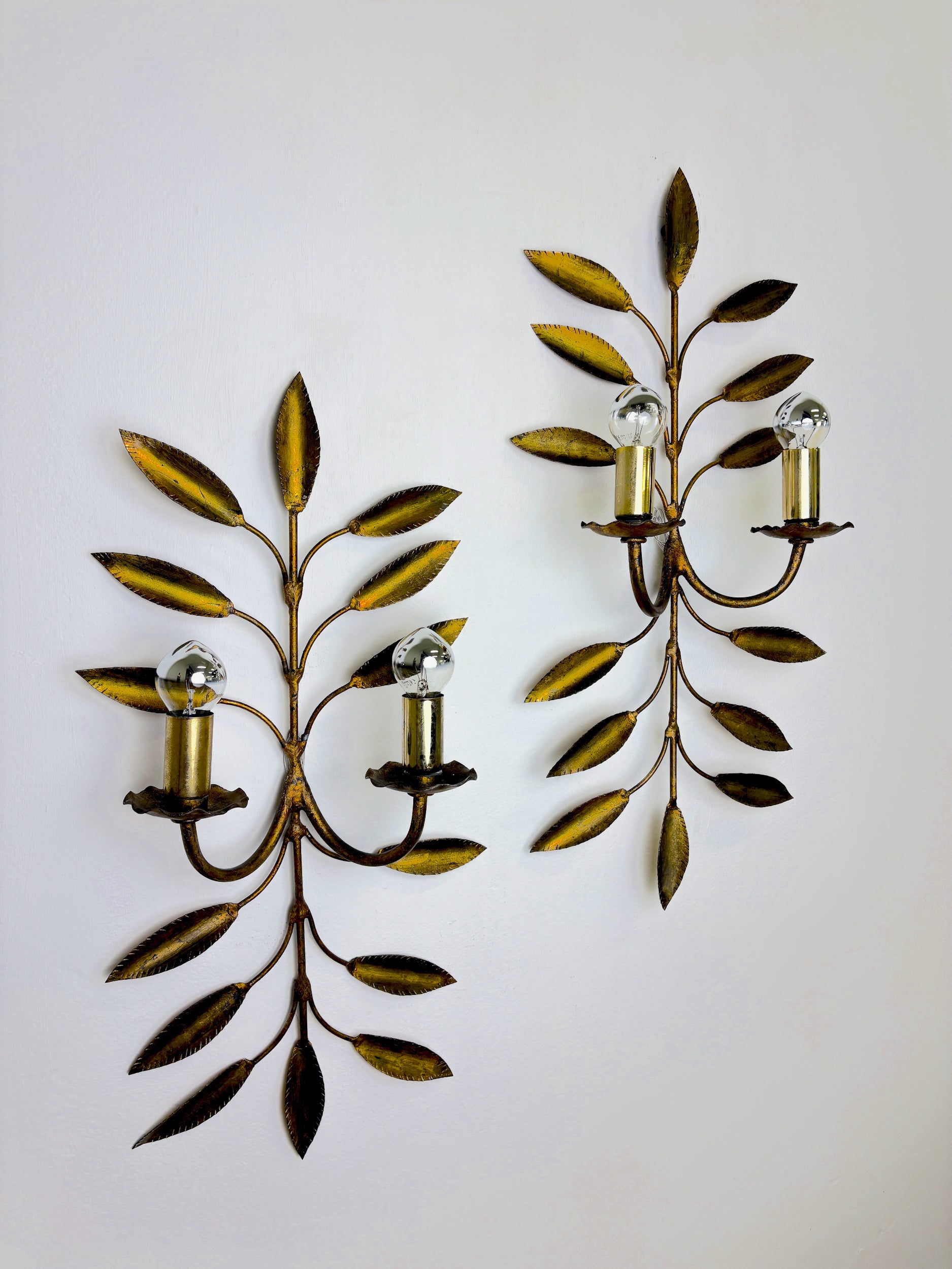Pair of Floral Gilded Florentine Wall Sconces, Large Mid-Century Design, Italy 1960s