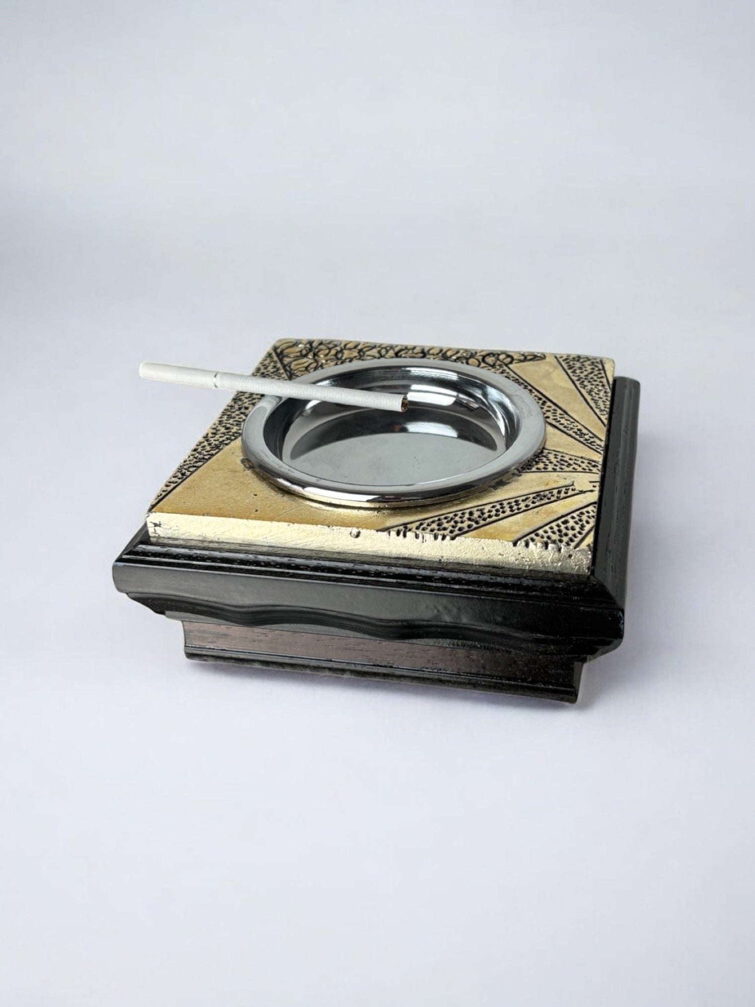Brutalist wood and resin Ashtray, Italy, 1980's