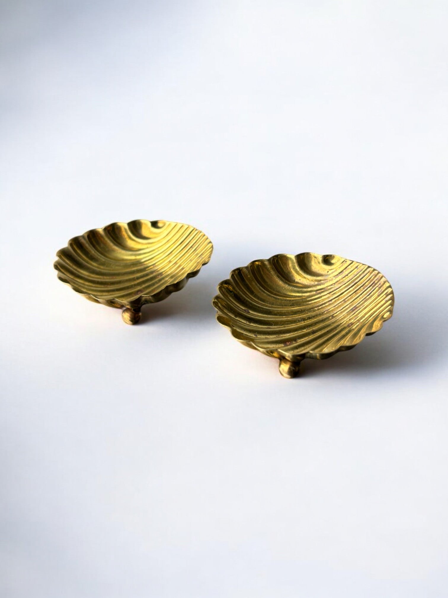 Shell shaped salt & pepper in brass, Italy, 1970's