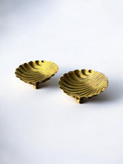 Shell shaped salt & pepper in brass, Italy, 1970's