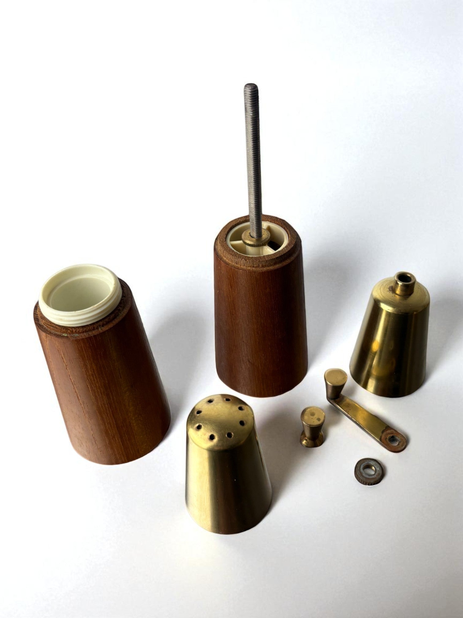 Salt Shaker and Pepper Mill in Rosewood and Brass, Italy, 1970's
