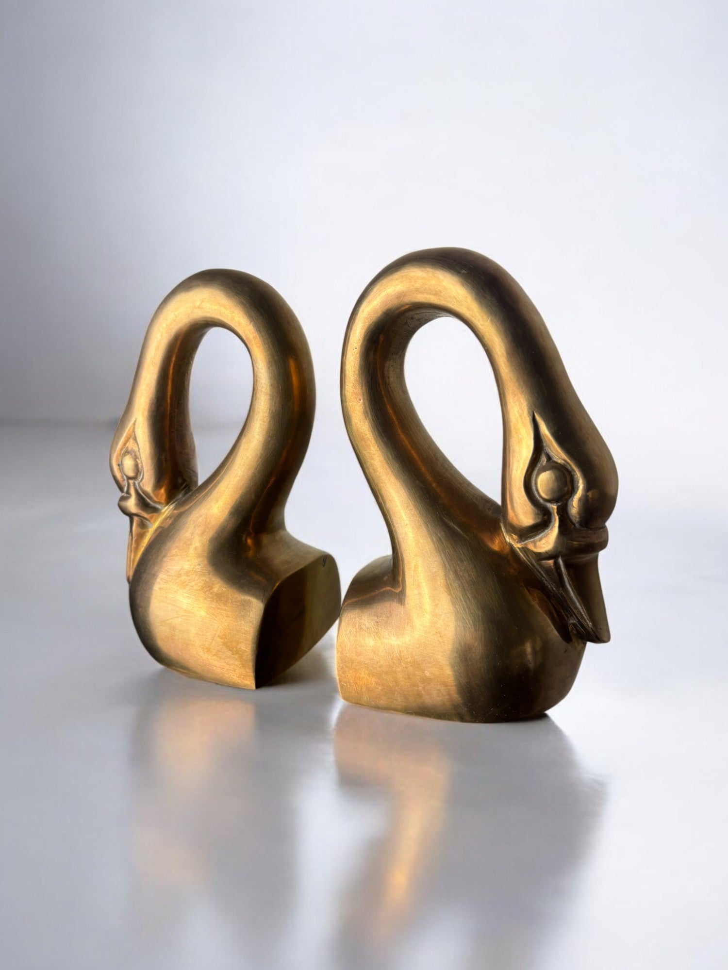Art deco swan Bookends in brass, France, 1960's