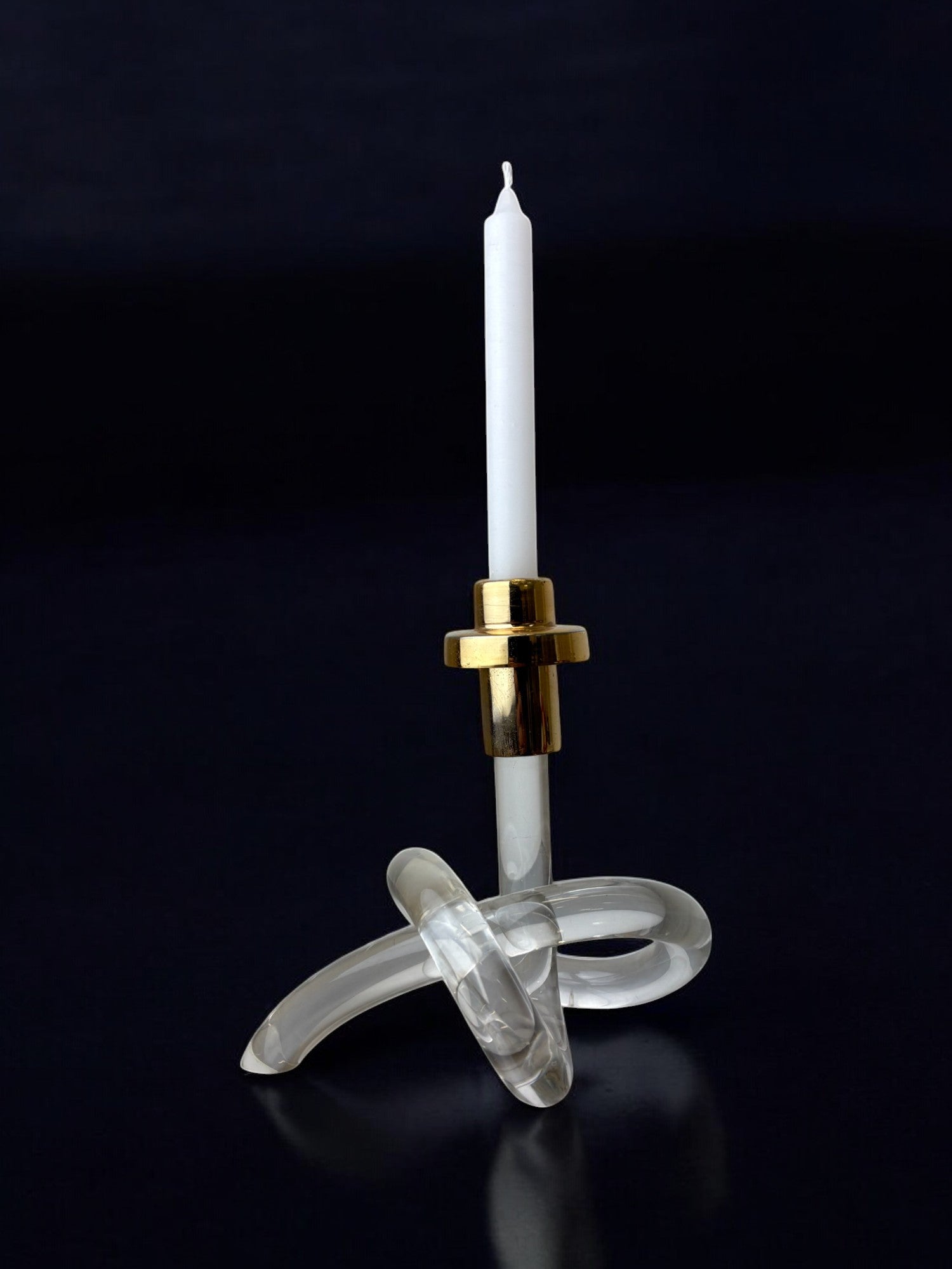 Pretzel candlestick by Dorothy Thorpe in lucite, Circa 1970's