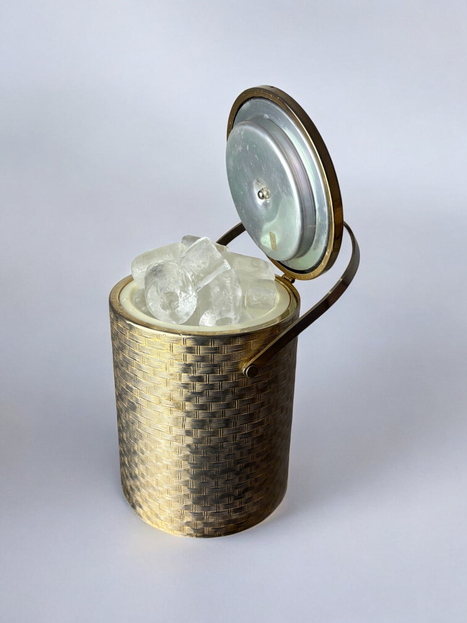 Regency braided ice bucket in brass, Italy, 1970's