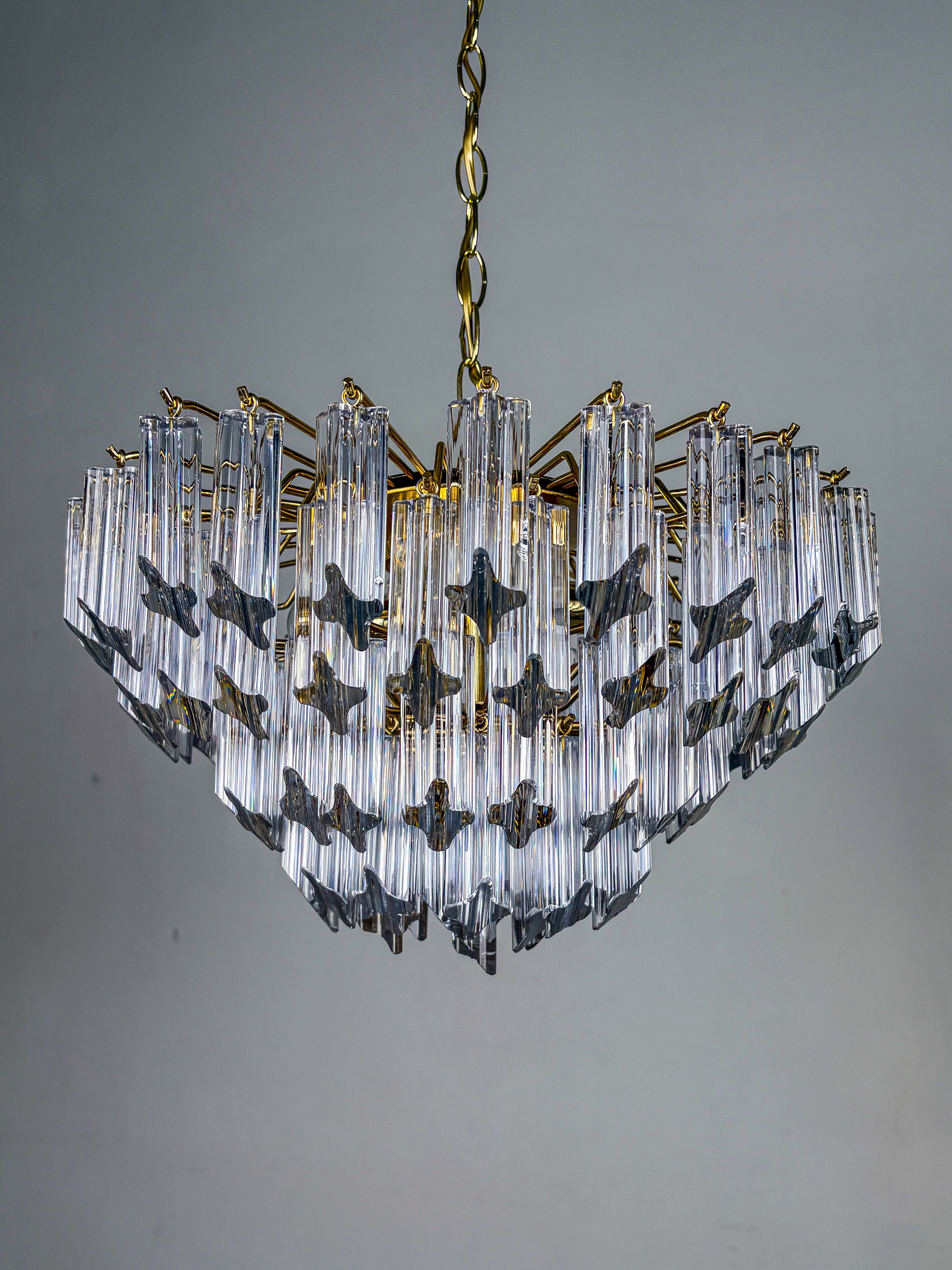 Italian "Archimede" four-tier Ceiling Light by Novaresi – Triedri Murano Glass & Gilt Brass, 1970s