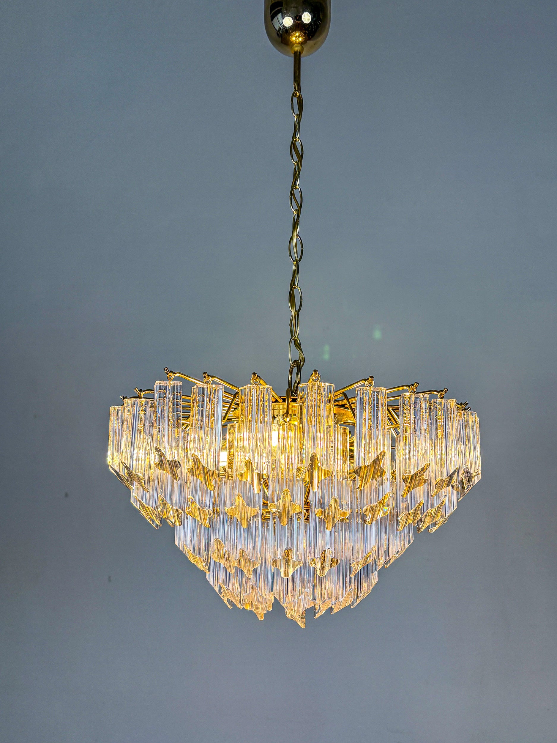 Italian "Archimede" four-tier Ceiling Light by Novaresi – Triedri Murano Glass & Gilt Brass, 1970s