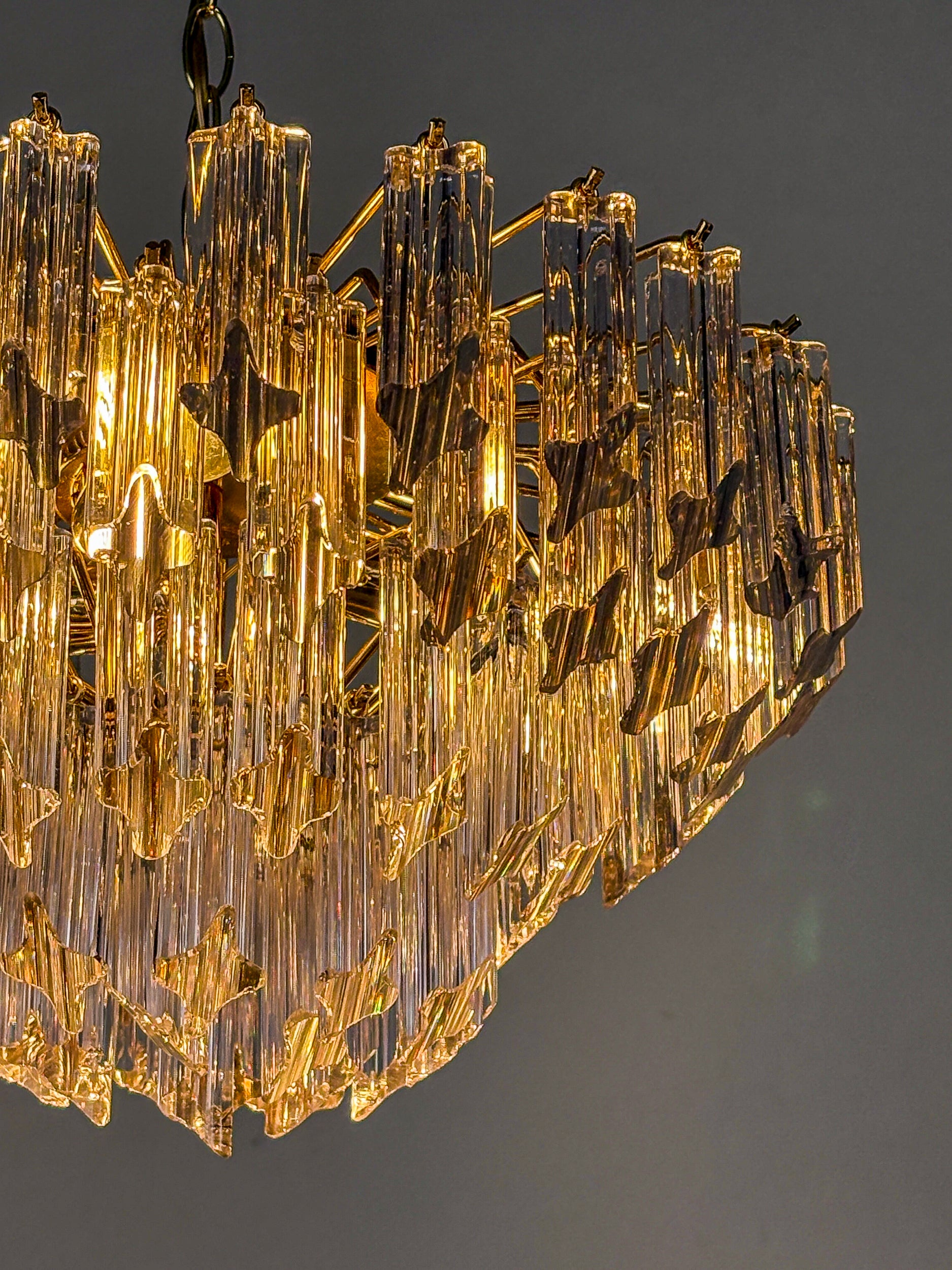 Italian "Archimede" four-tier Ceiling Light by Novaresi – Triedri Murano Glass & Gilt Brass, 1970s
