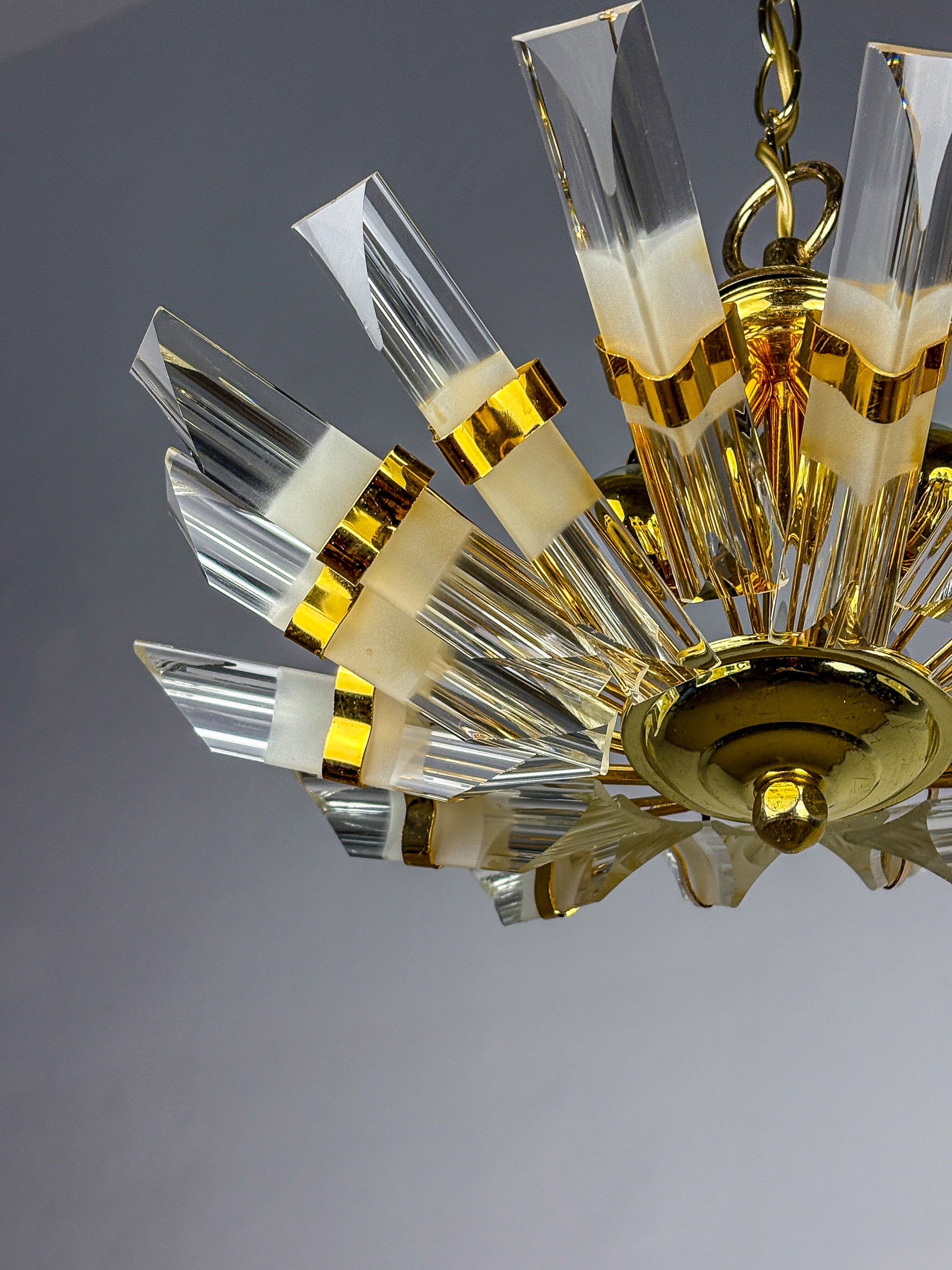 Sun-Shaped Chandelier by Oscar Torlasco for StilKronen, Cut Murano Glass, Italy 1970s
