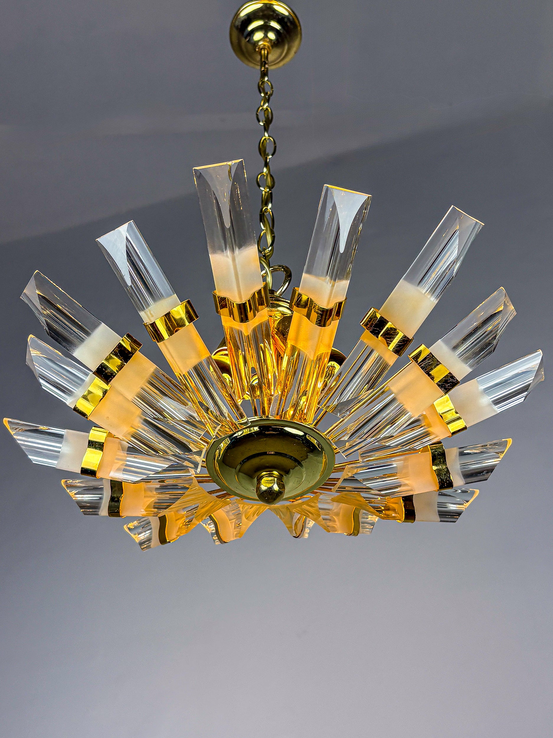 Sun-Shaped Chandelier by Oscar Torlasco for StilKronen, Cut Murano Glass, Italy 1970s