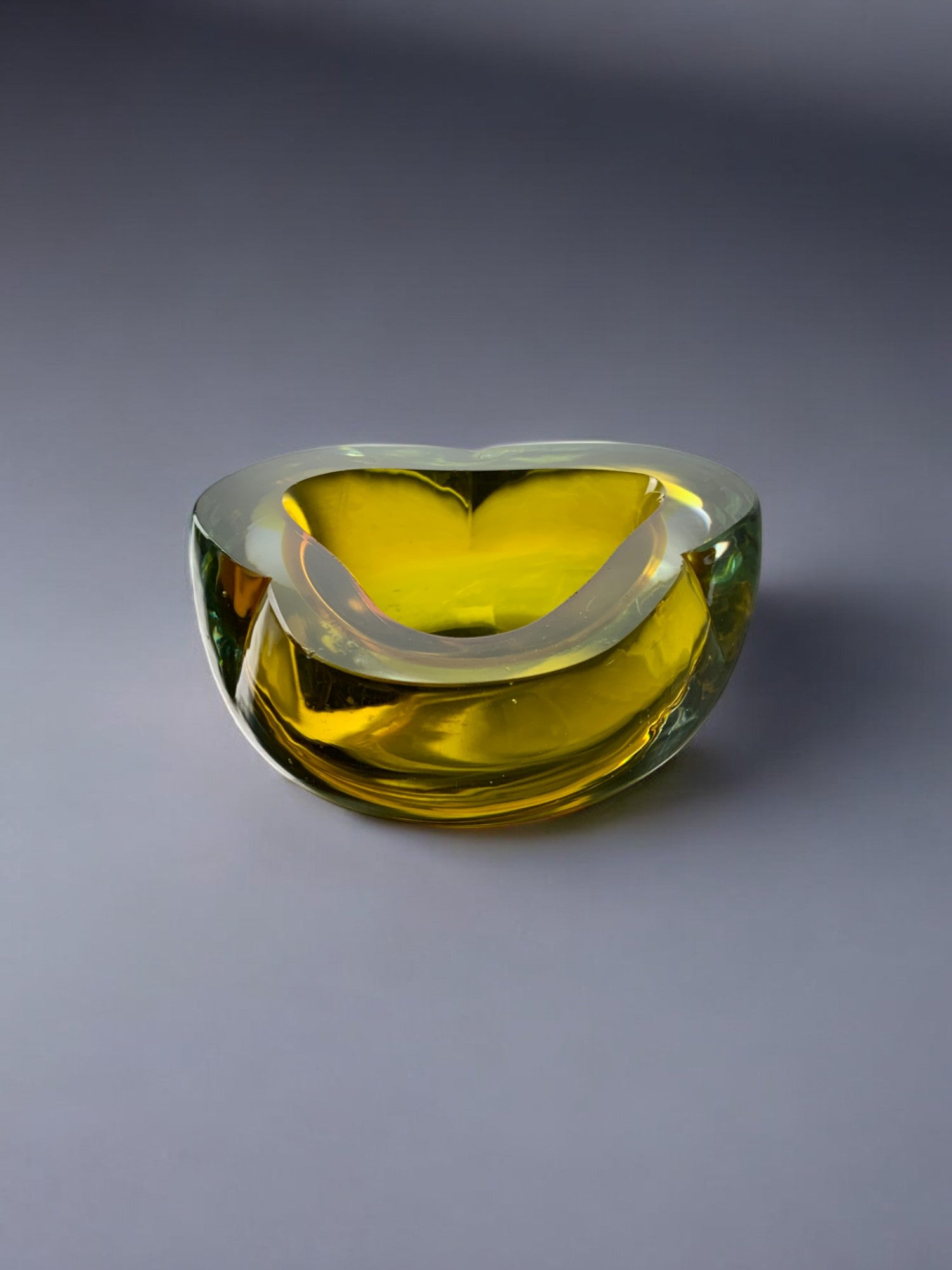 Yellow & Blue Sommerso ashtray by Seguso, Murano glass, Italy, 1970's