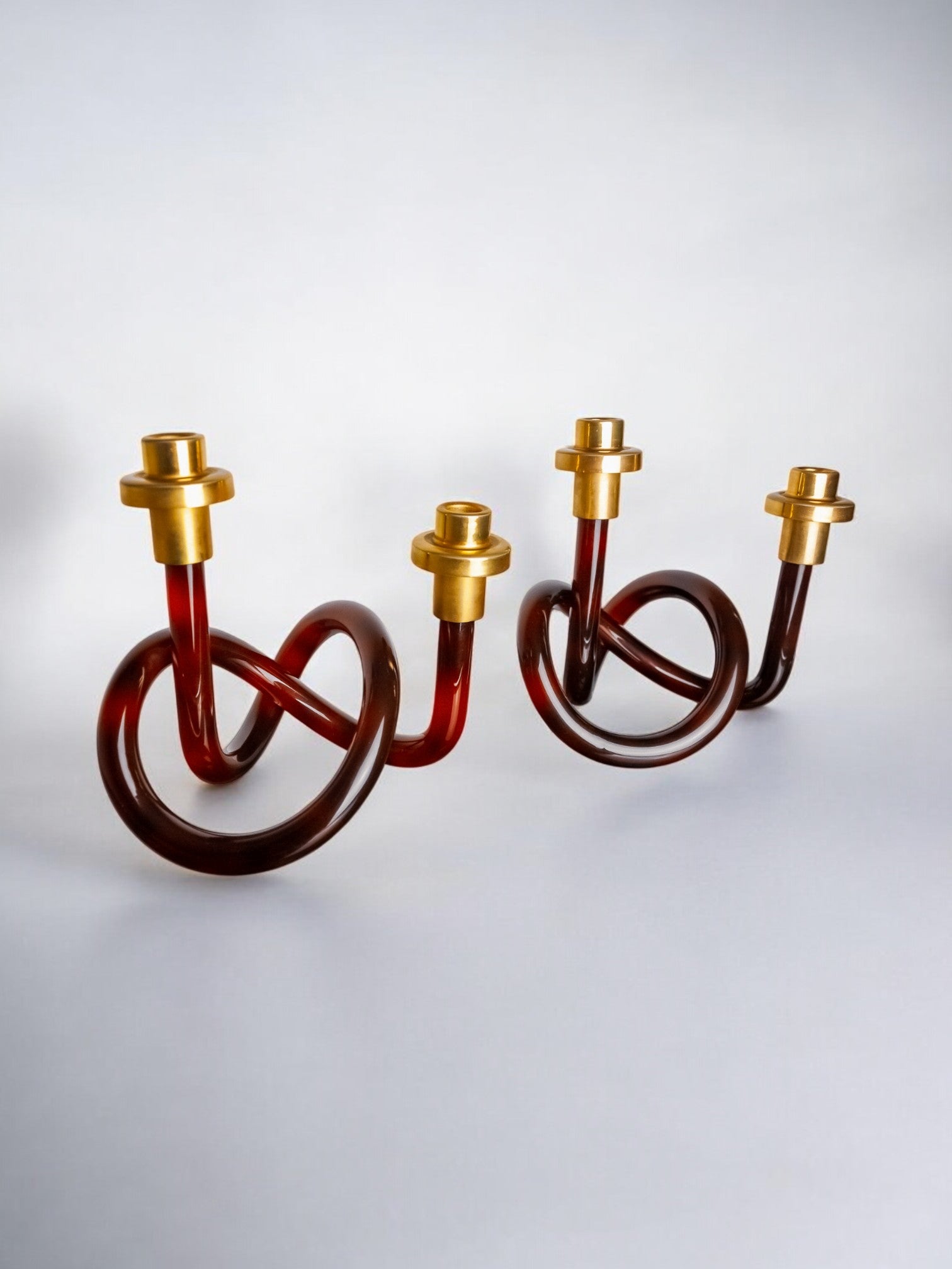 Pair of pretzel candlesticks by Dorothy Thorpe in lucite, 1970