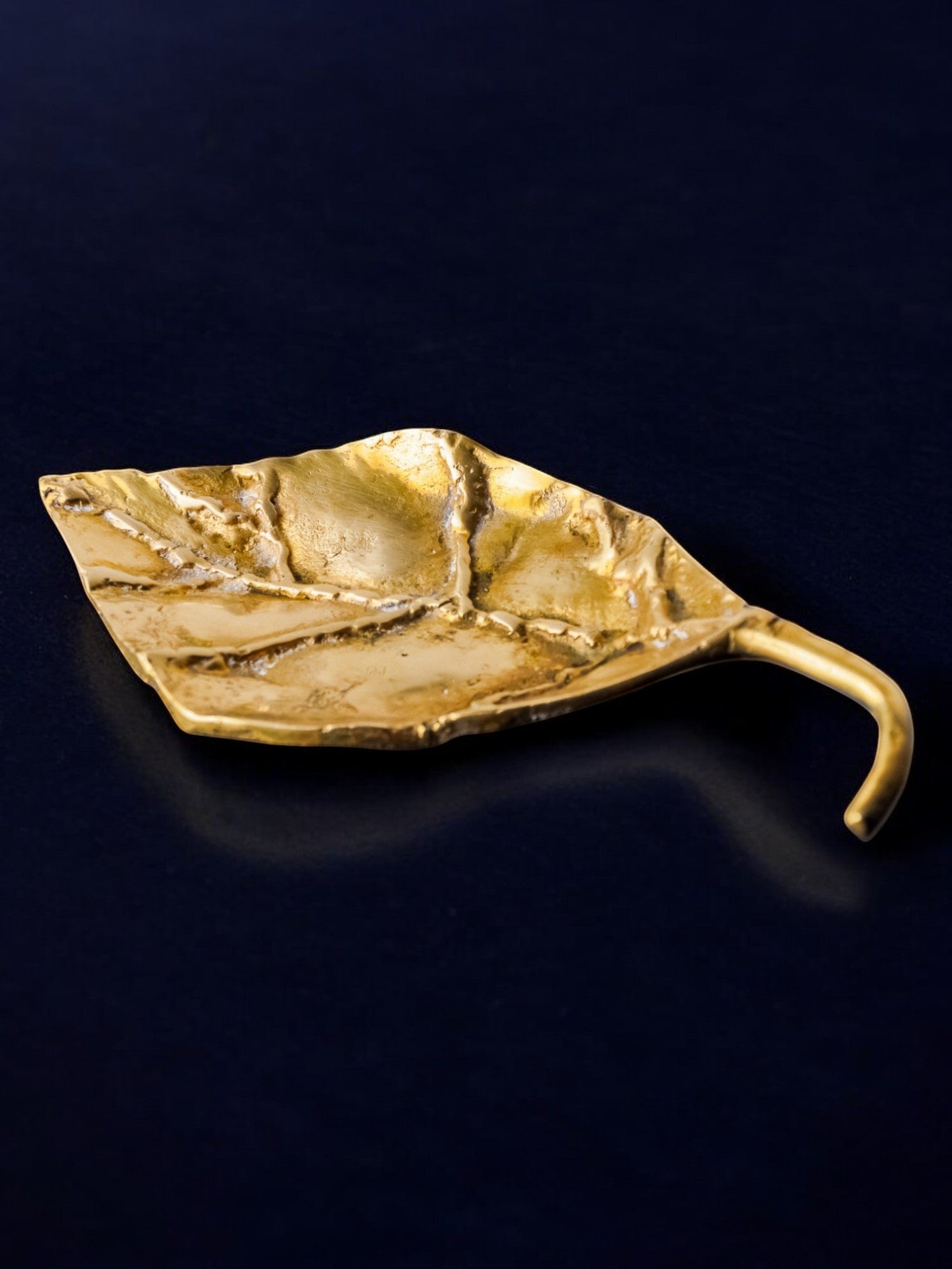 Brutalist Leaf tray by David Marshall in bronze, Spain, 1970