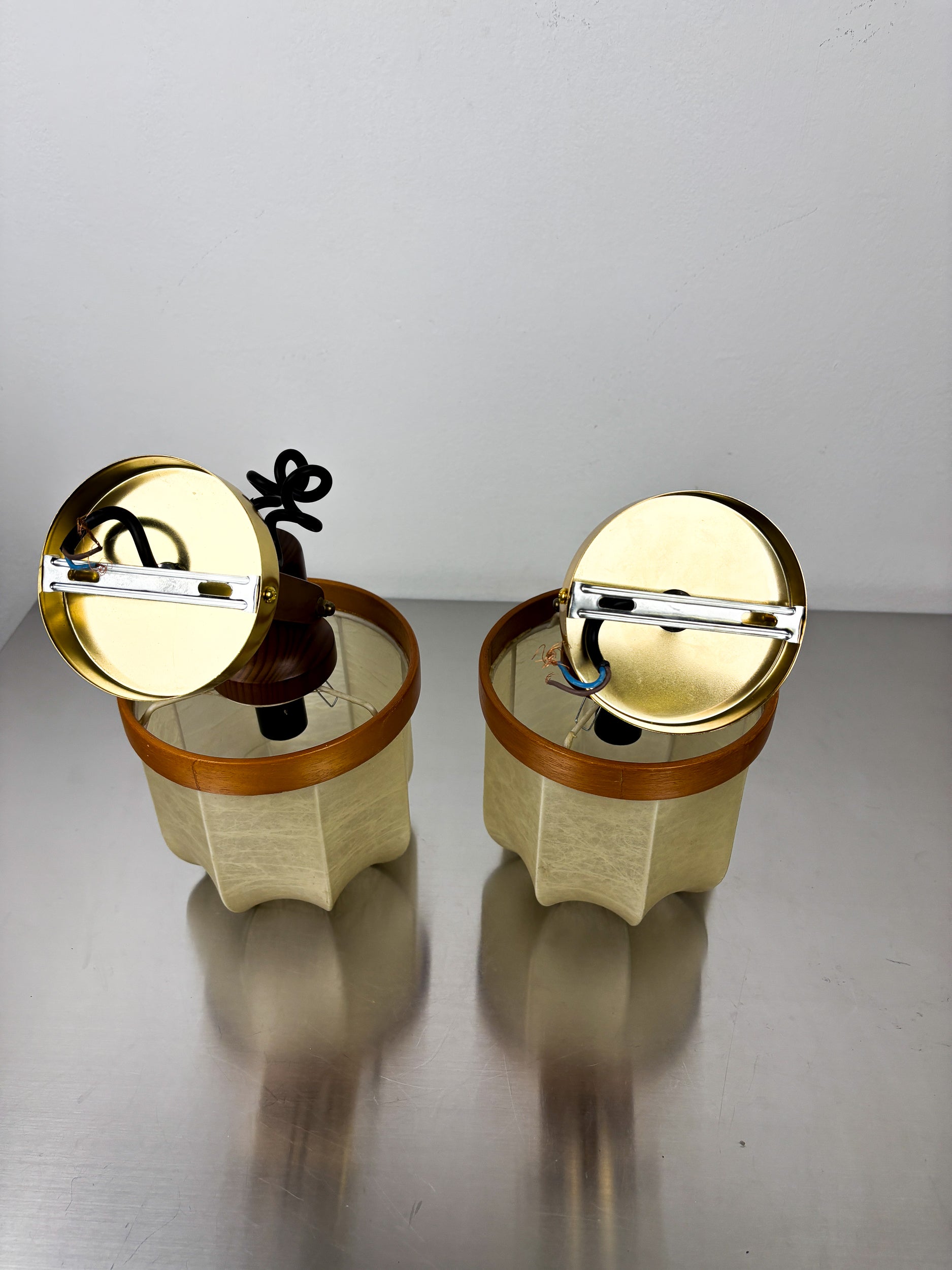 Pair of articulated "Cocoon" wall lights in resin and pine, Italy, Circa 1970's