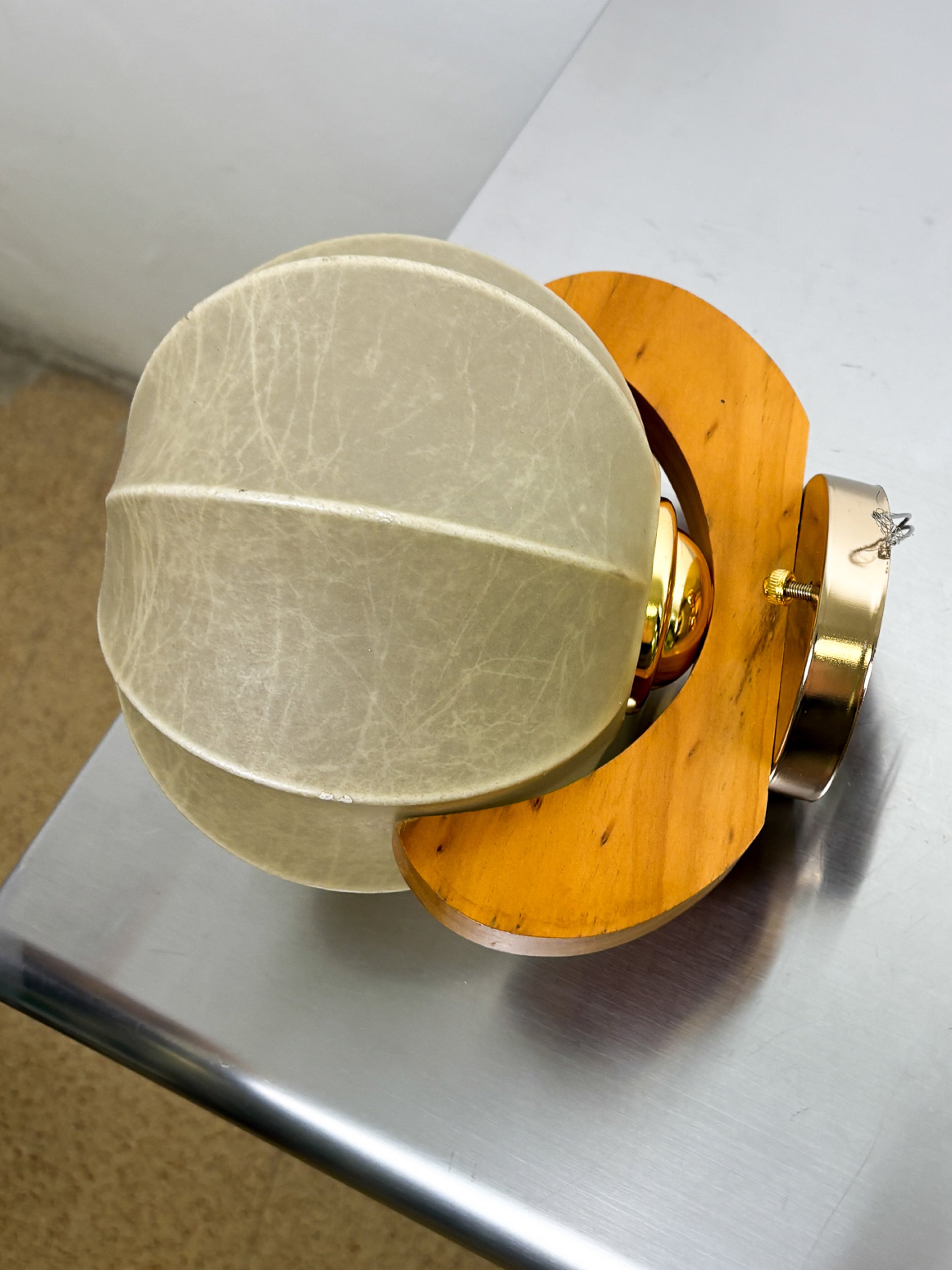 "Cocoon" wall light in resin and pine, Italy, Circa 1970's