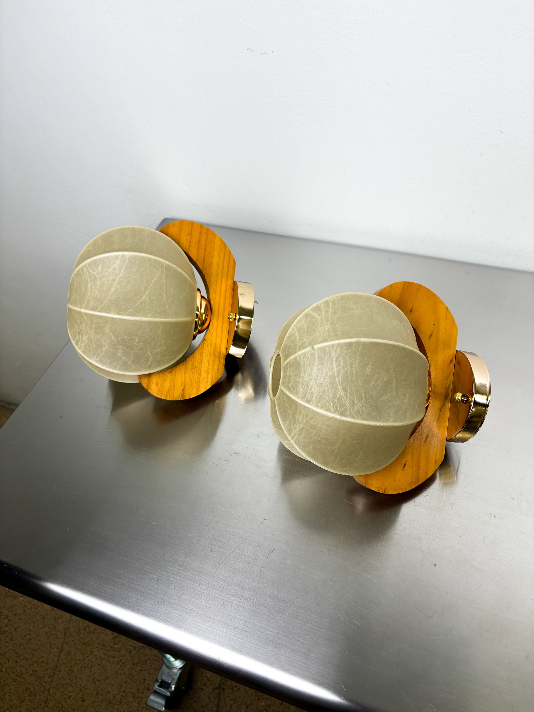 Pair of "Cocoon" wall lights in resin and pine, Italy, Circa 1970