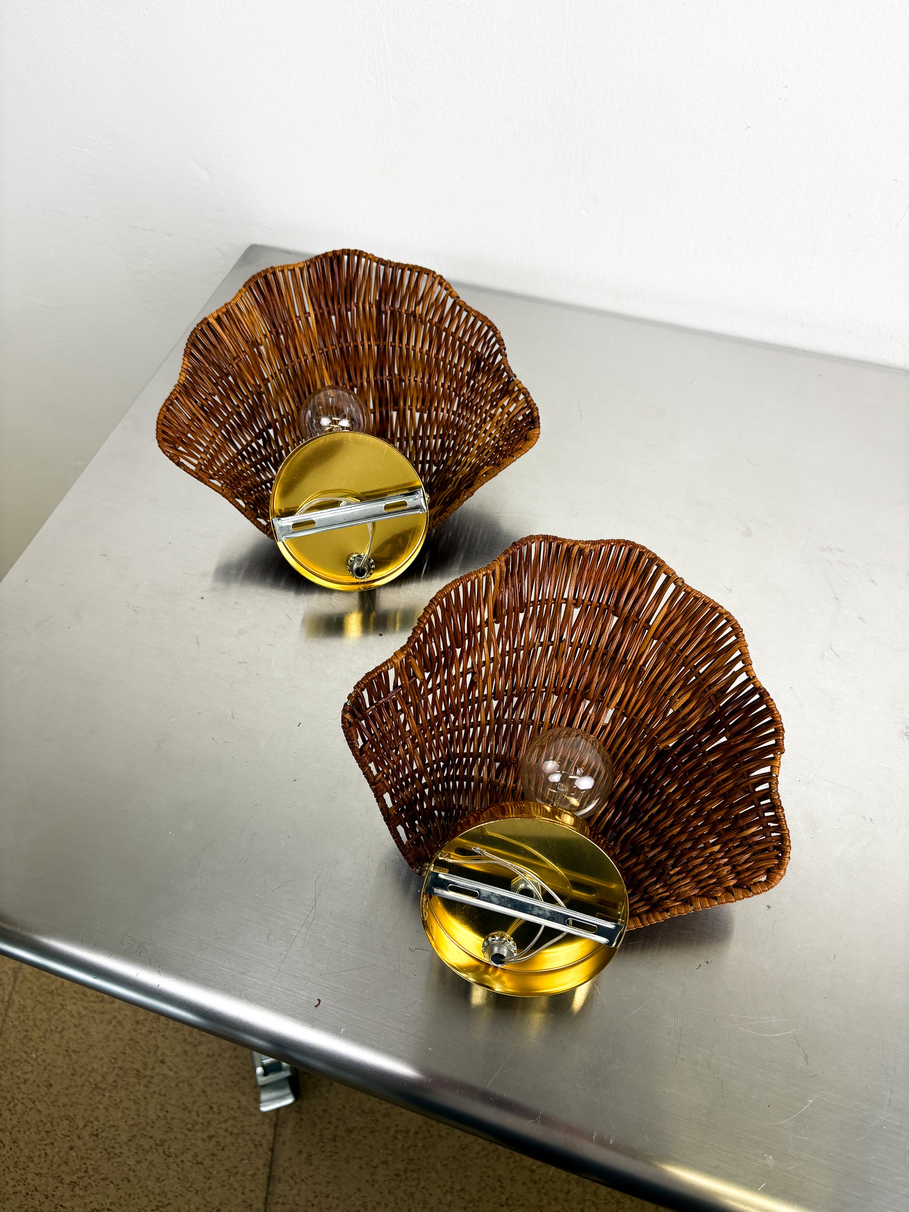 Pair of Shell-Shaped Wicker Wall Sconces – Rattan & Brass, Italy 1970s