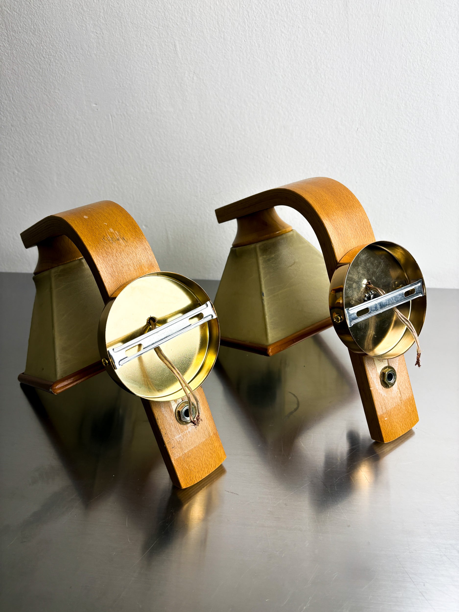 Pair of Italian "Cocoon" wall lights, resin and pine wood, Circa 1970s