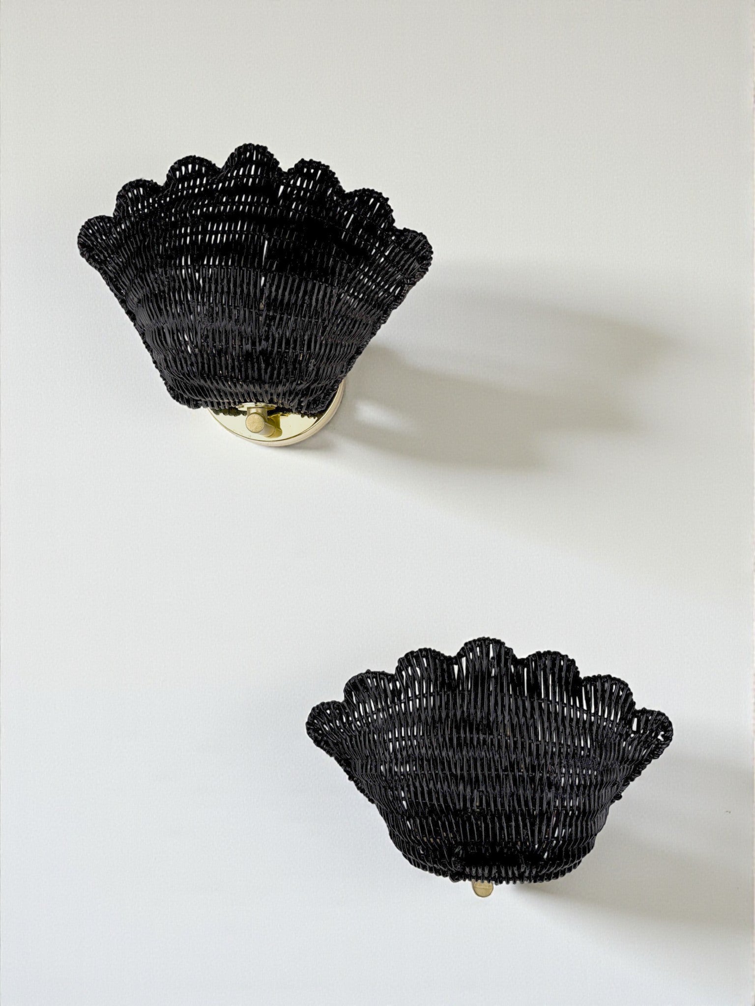 Pair of balck Shell-Shaped Wicker Wall Lights, Rattan & Brass, Italy, 1980's