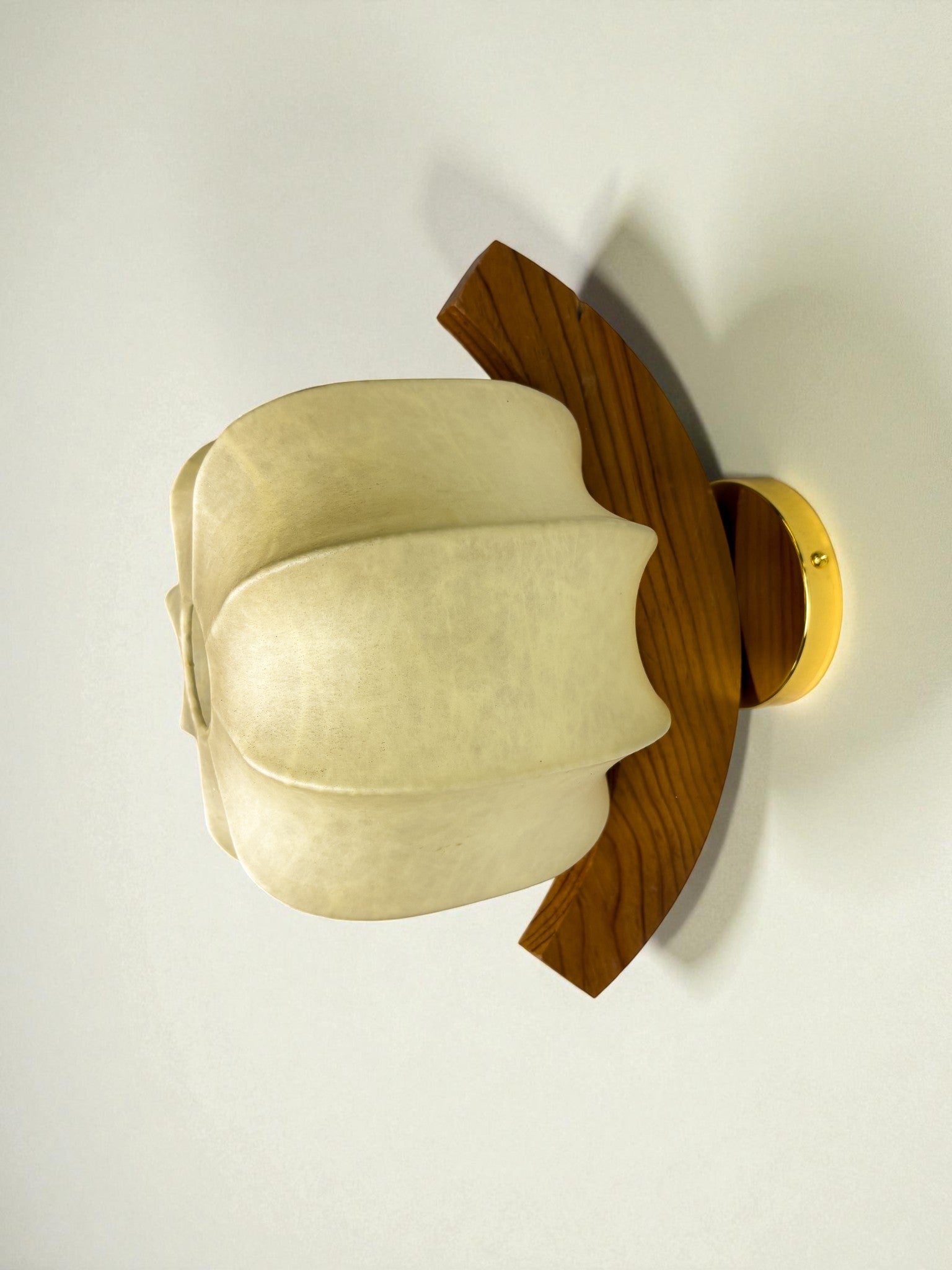 Italian "Cocoon" wall light, resin and pine wood, 1970's