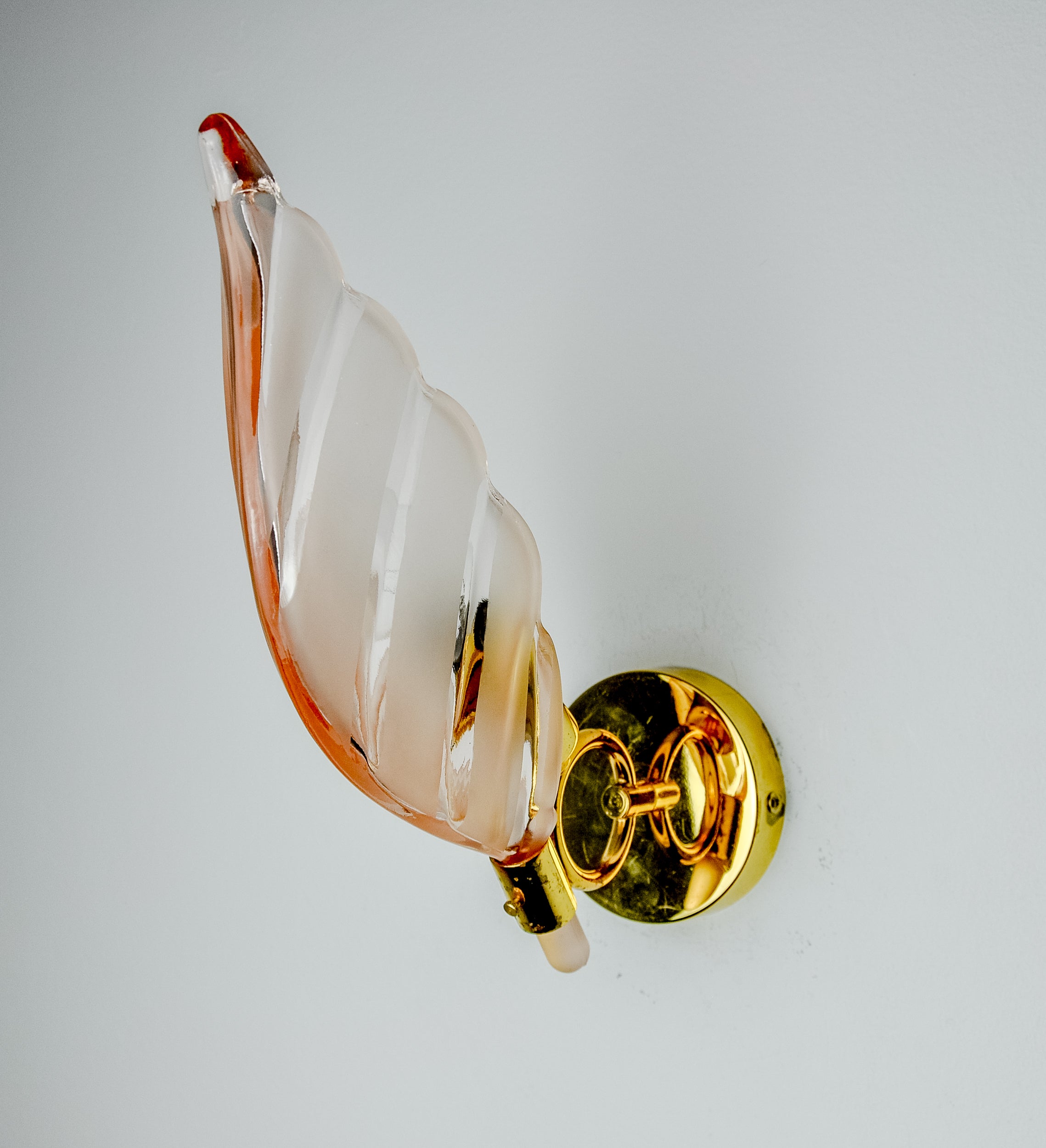 Italian Pink Leaf-Shaped Murano Glass Wall Sconce, Gilt Brass, Italy, 1970s