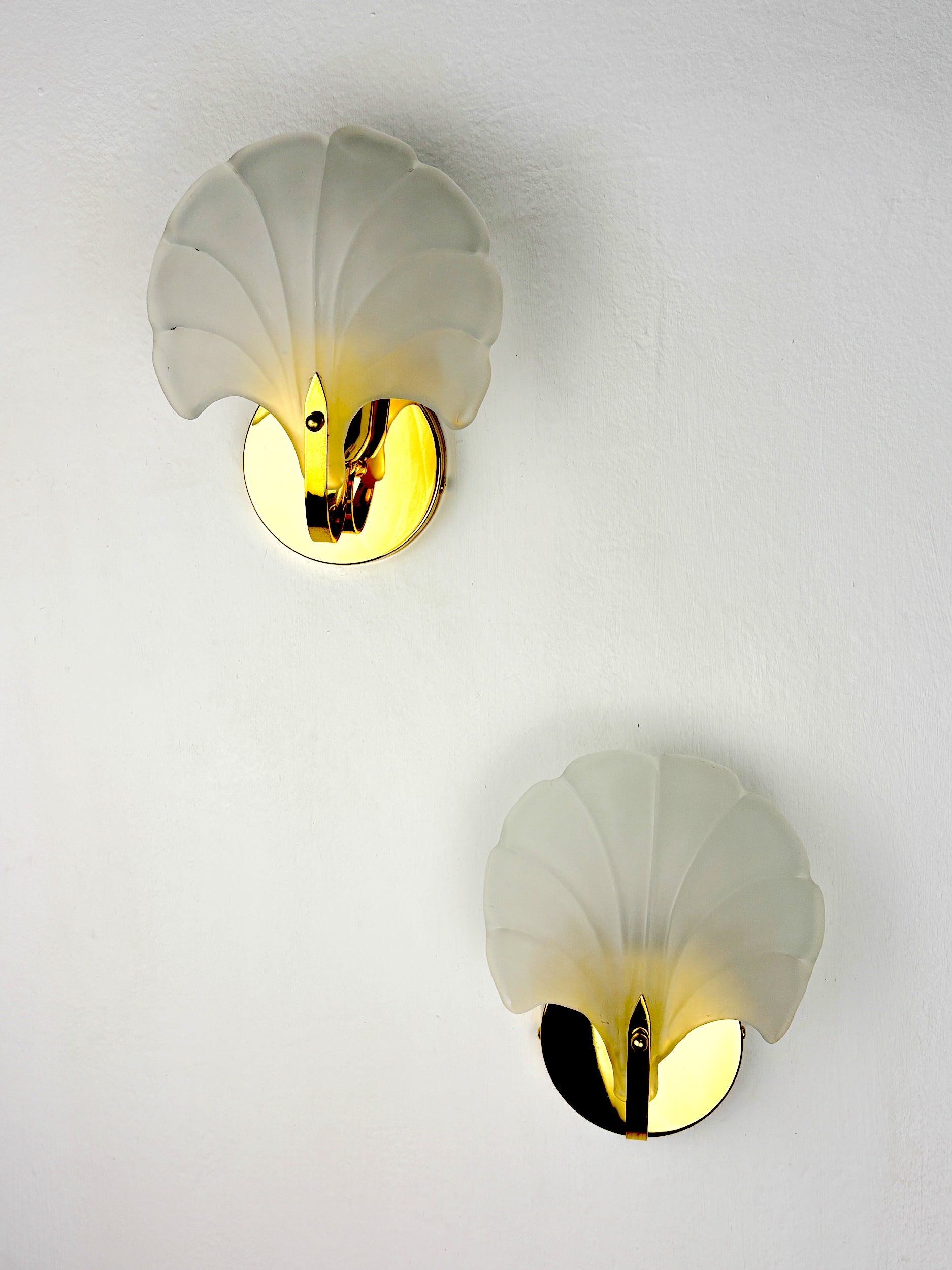 Pair of Seashell Wall Sconces, Opaque Glass, Italy 1980s