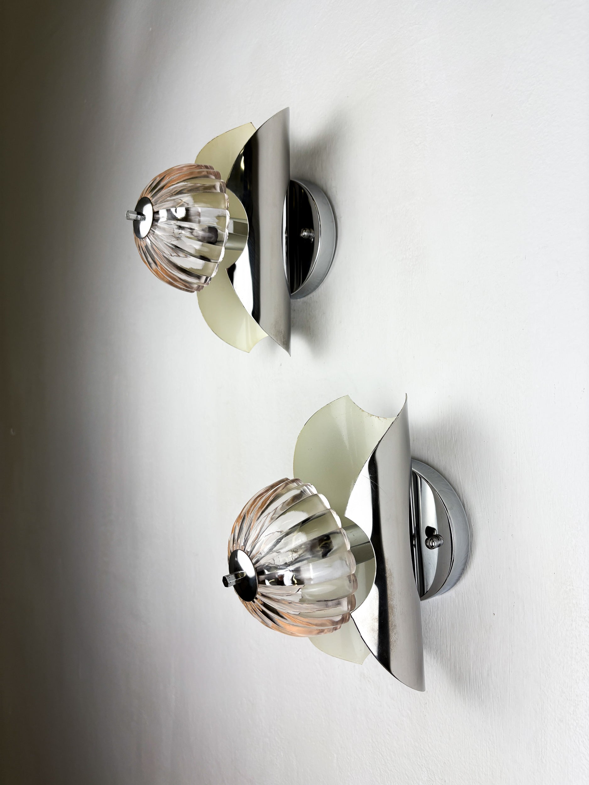 Pair of Chromed Petal-Shaped Glass Space Age Wall Sconces, Italy 1970s