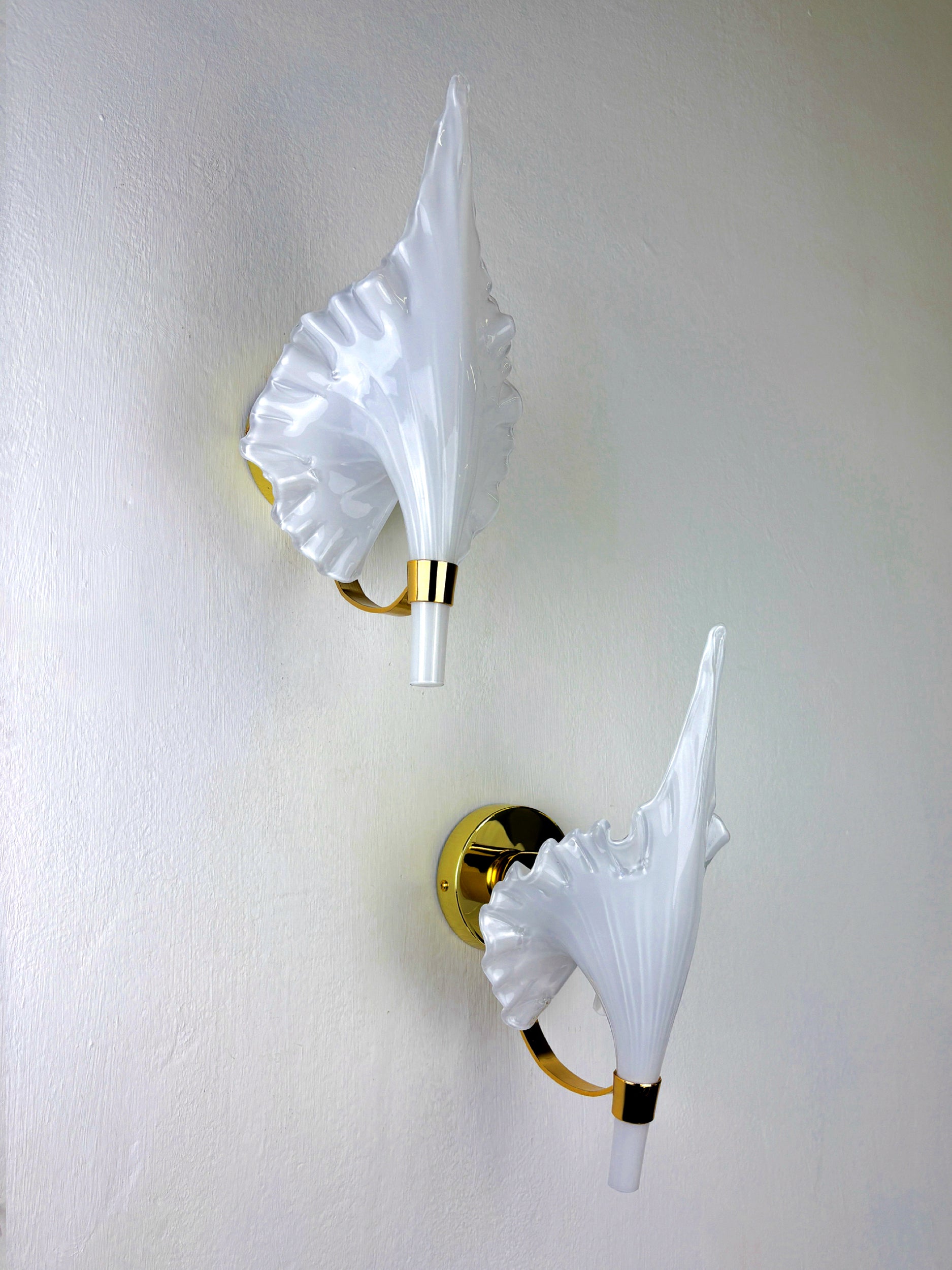 Pair of "Calla Lily" Leaf-Shaped Wall Sconces, Murano Glass & Gilt Brass, Italy, Circa 1970's