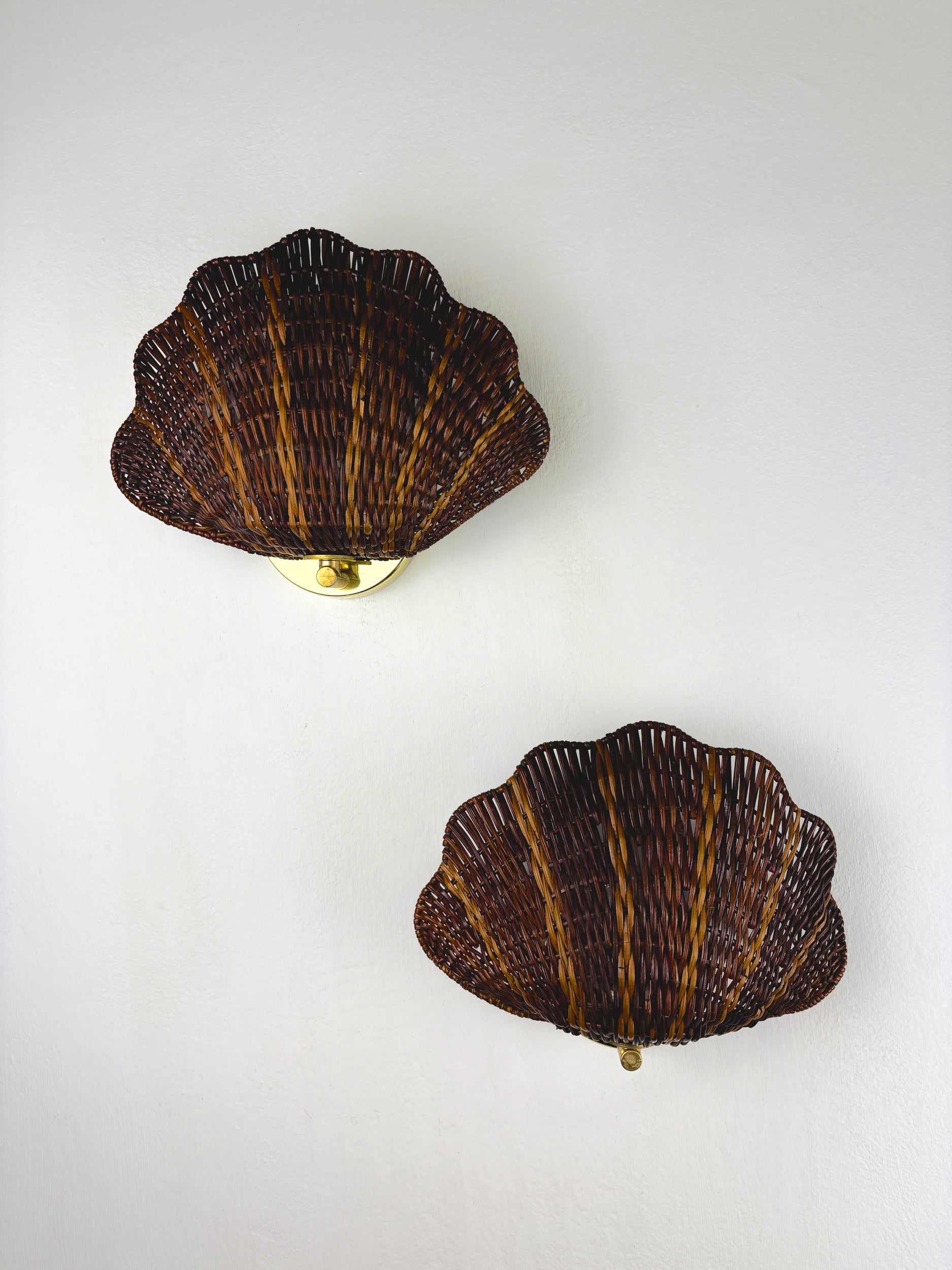 Pair of Shell-Shaped Wicker Wall Lights, Rattan & Brass, 1980's, Italy