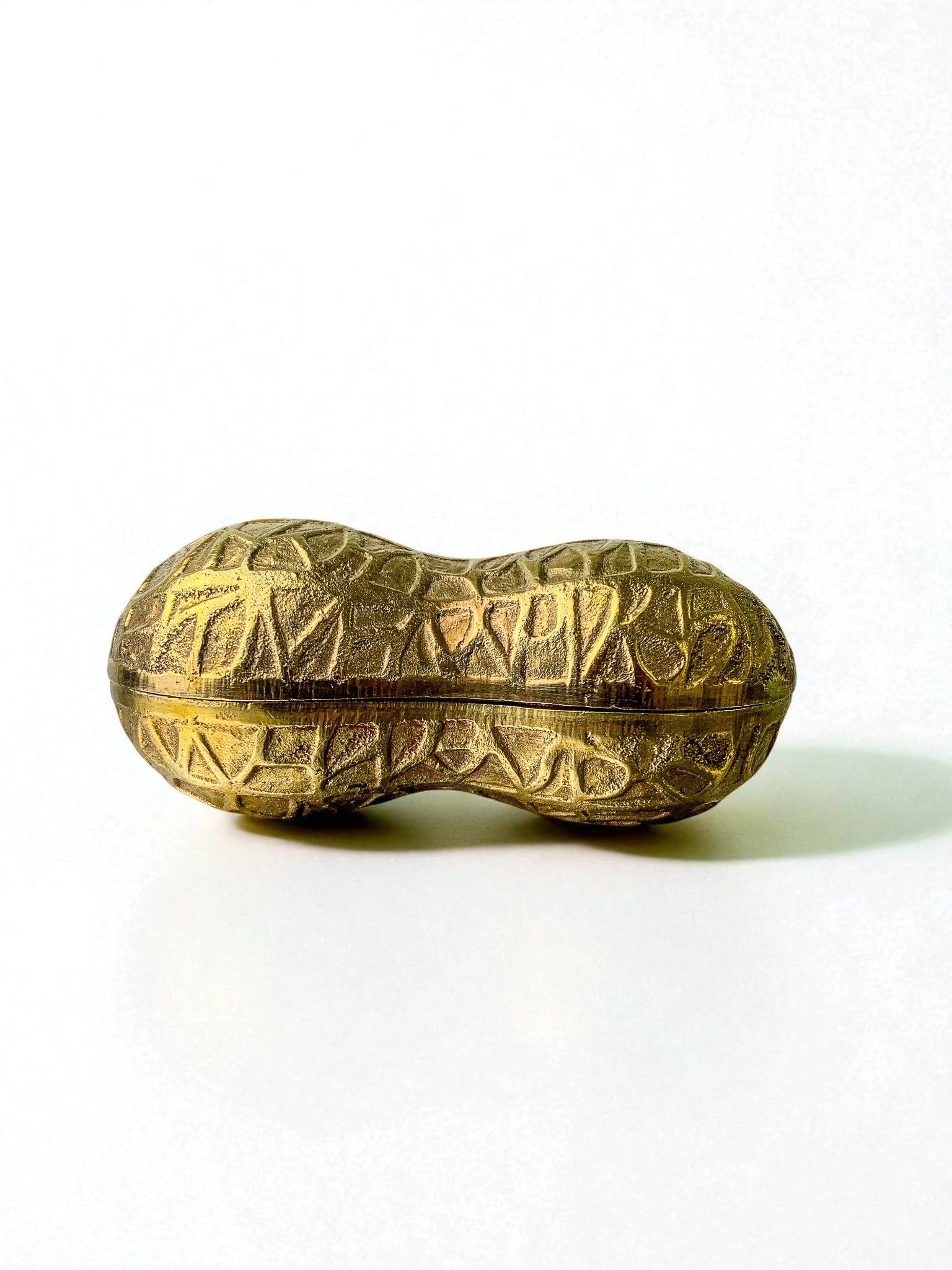 Italian Peanut shaped jewelry box in brass, Italy, 1970's