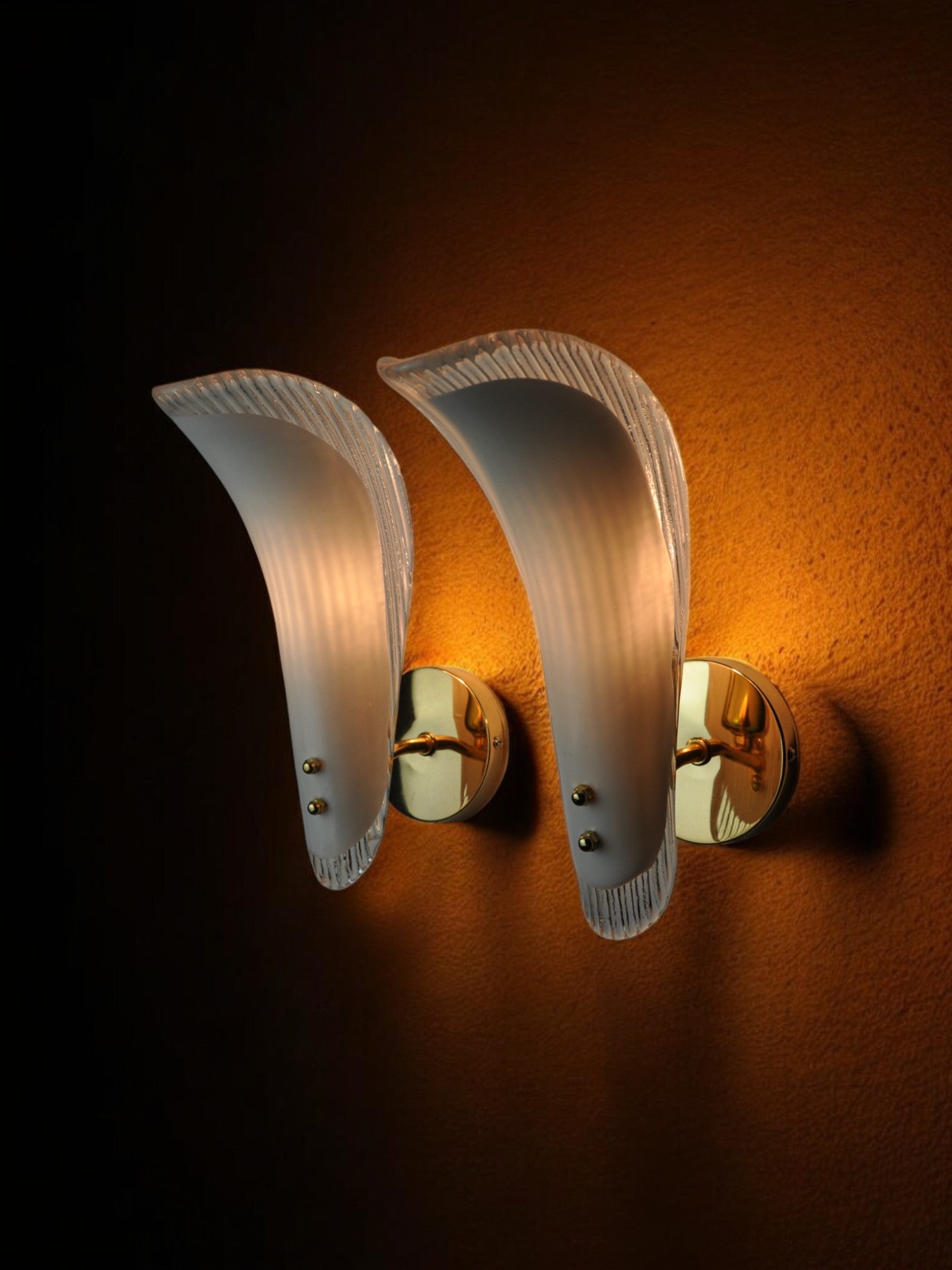 Pair of "leaf" sconces, Murano glass, Italy, 1970