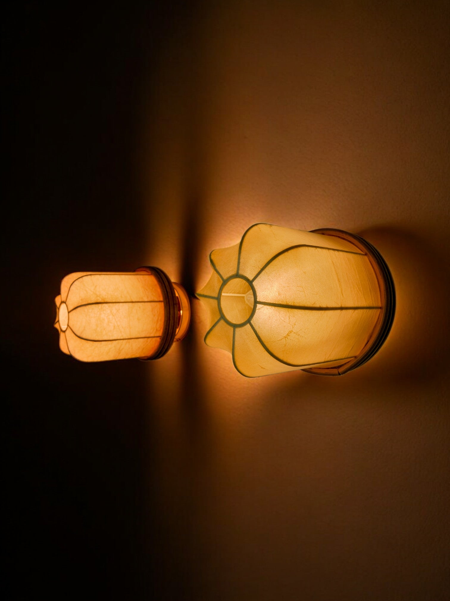 Pair of "cocoon" wall lights, resin and pine, Italy, 1970