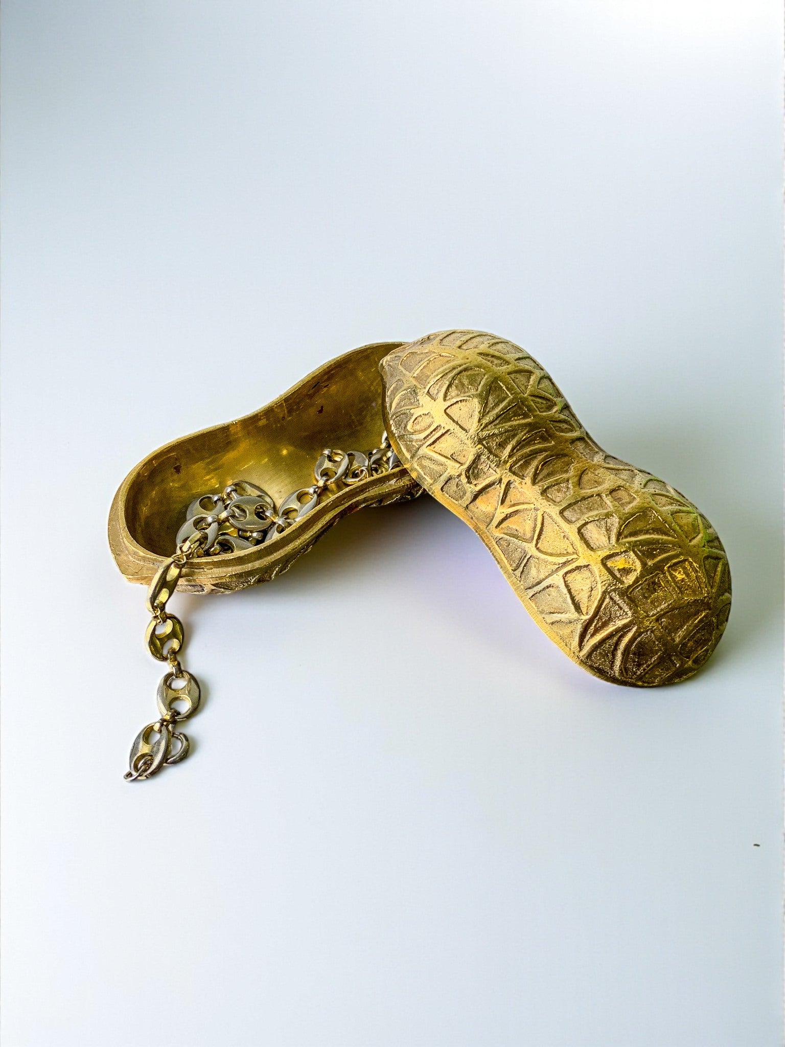 Italian Peanut shaped jewelry box in brass, Italy, 1970's