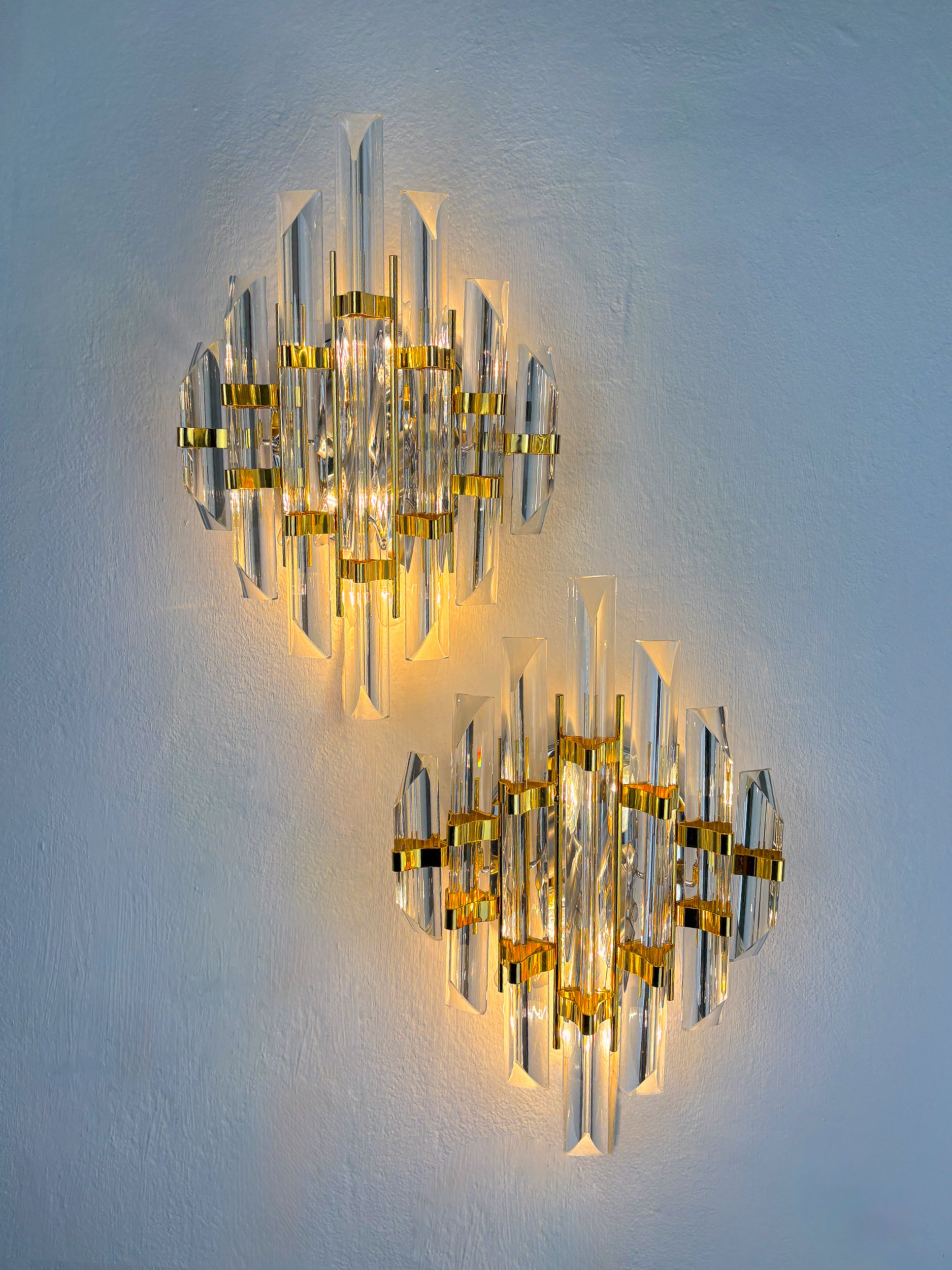 Pair of Venini wall lights, Murano cut glass, Circa 1970, Italy