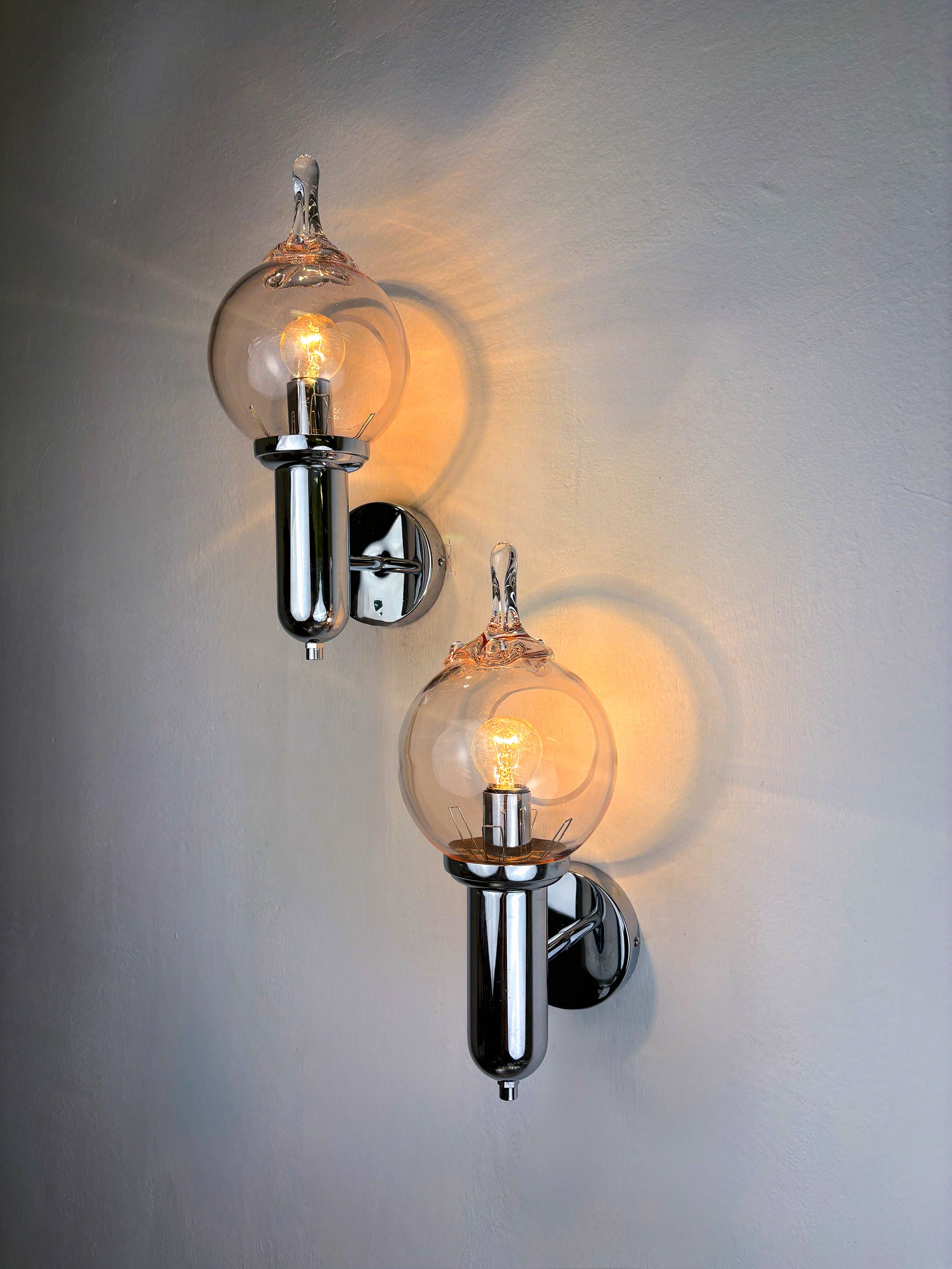 Pair of Toni Zuccheri drop shaped Wall Sconces, Murano Glass, Italy 1970s