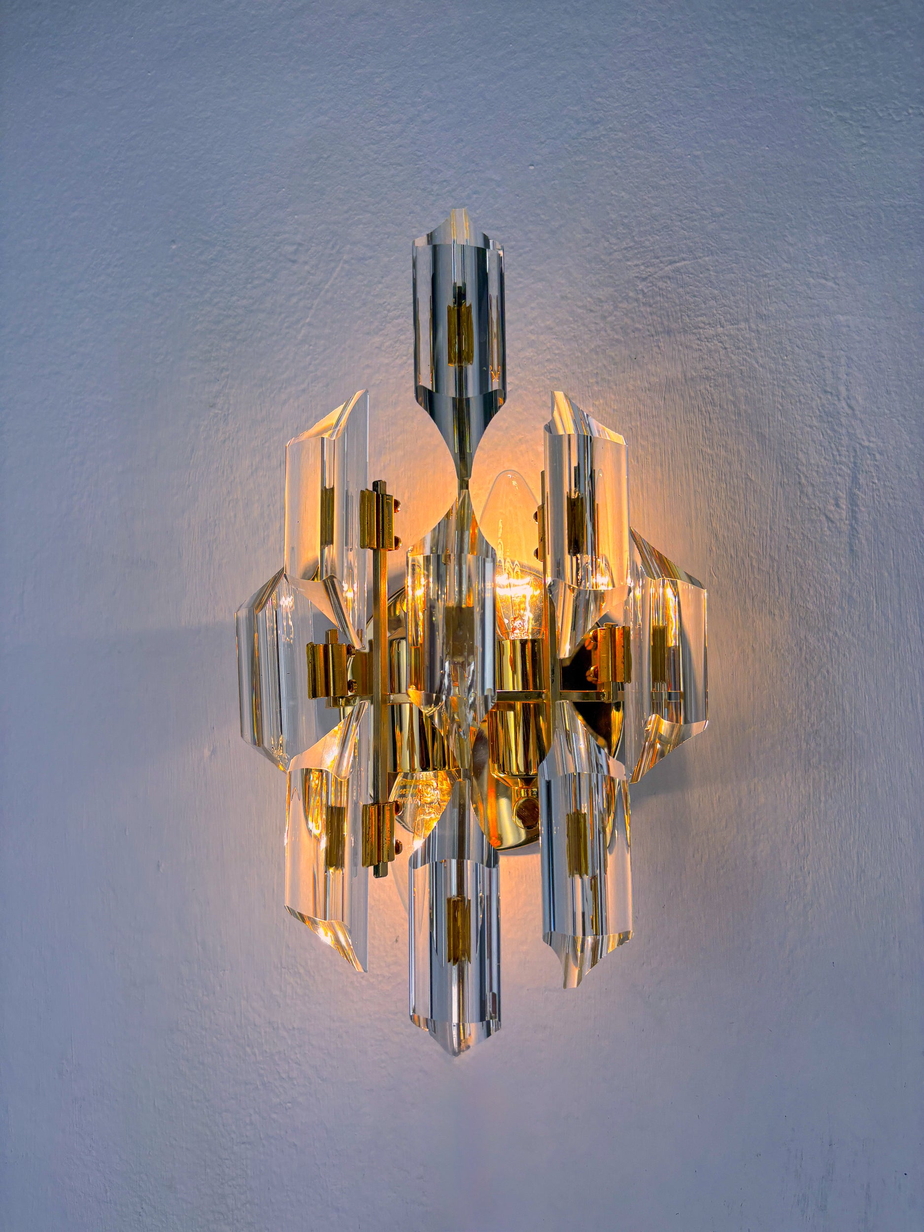 Oscar Torlasco for Stilkronen Wall Sconce, cut Murano glass, italy, Circa 1970's