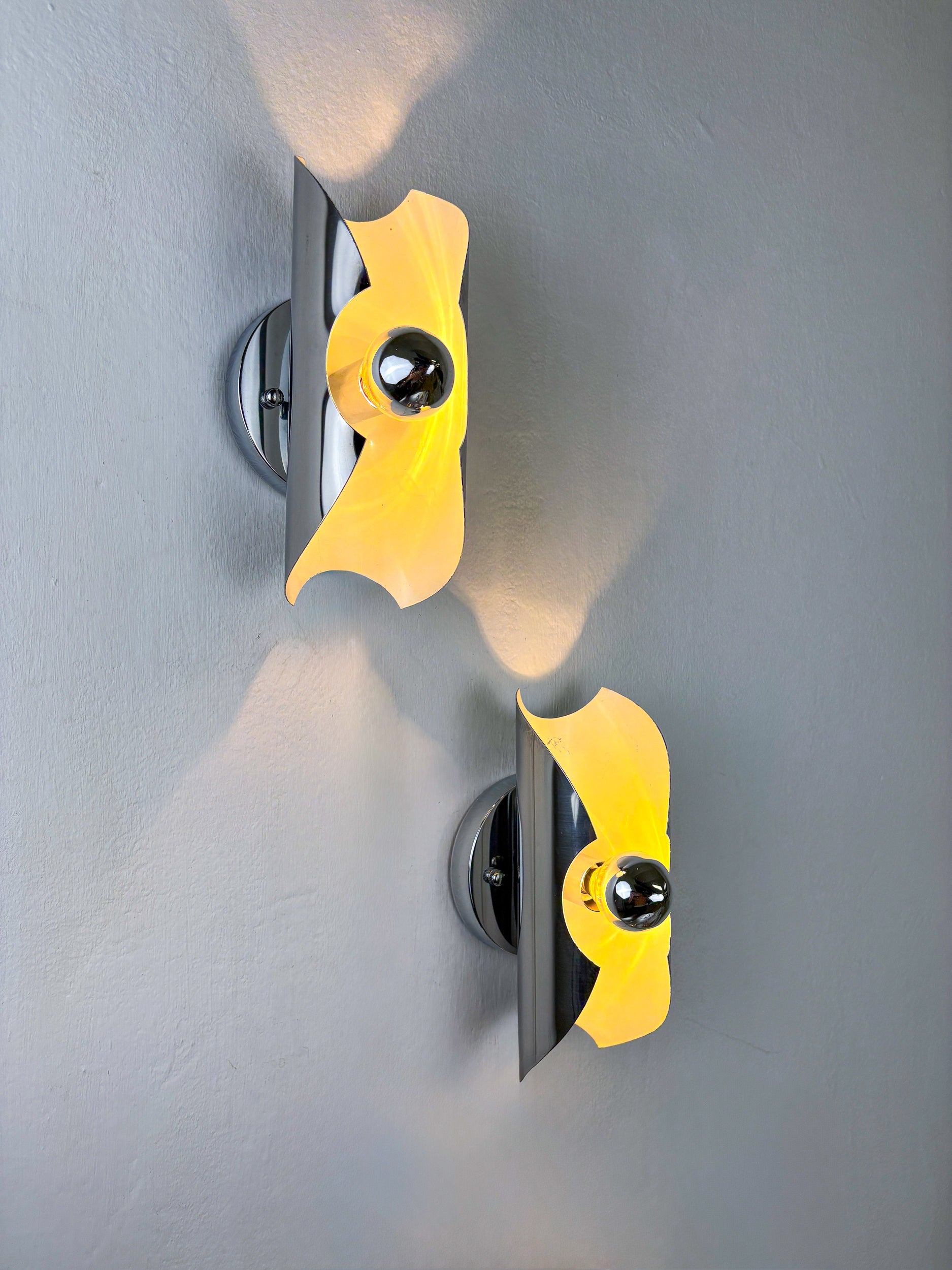 Pair of "folio" wall lights, space age, chromed metal, Italy, Circa 1970's