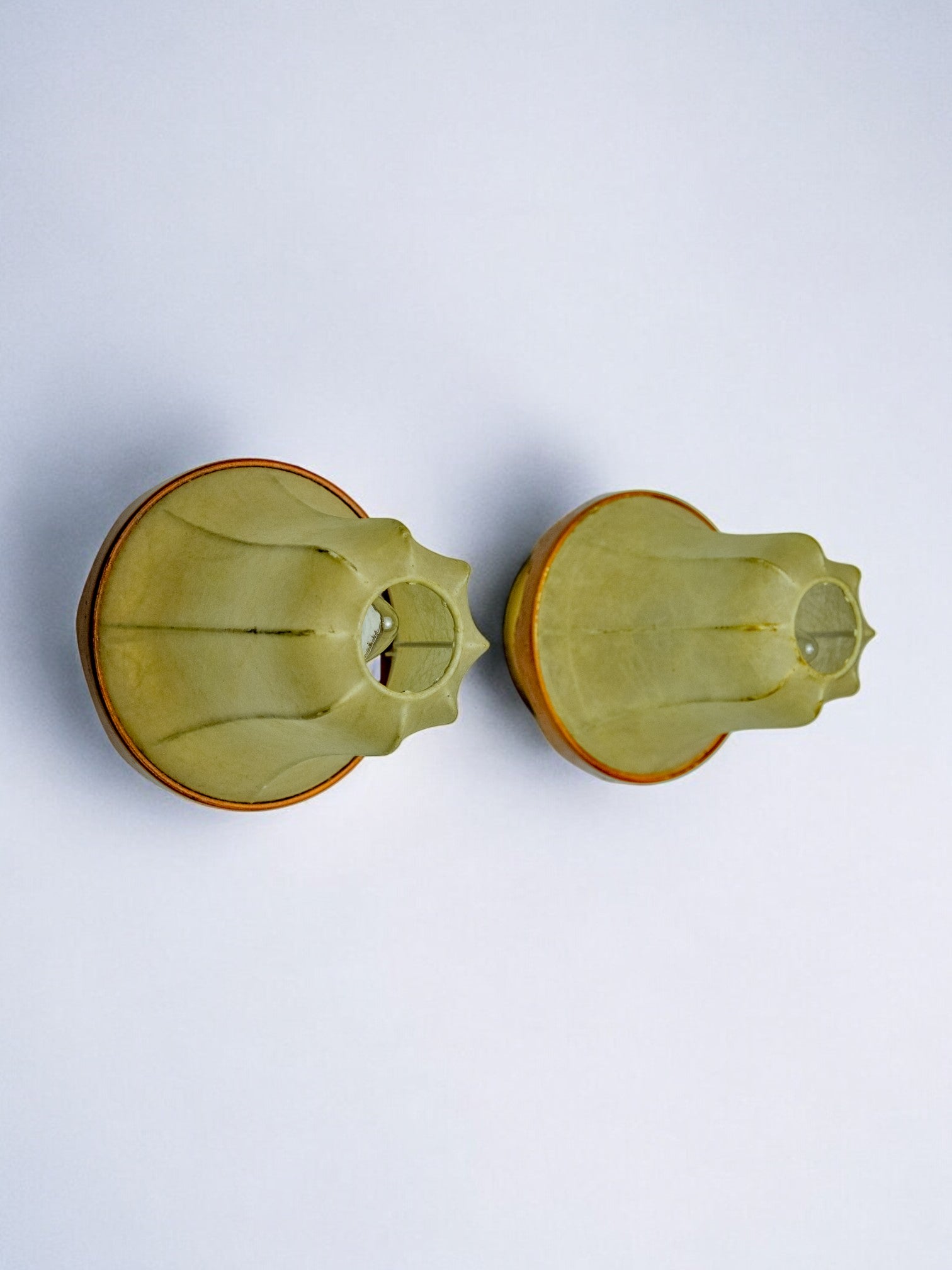 Pair of pear-shaped "cocoon" sconces, resin and pine, Italy, 1970