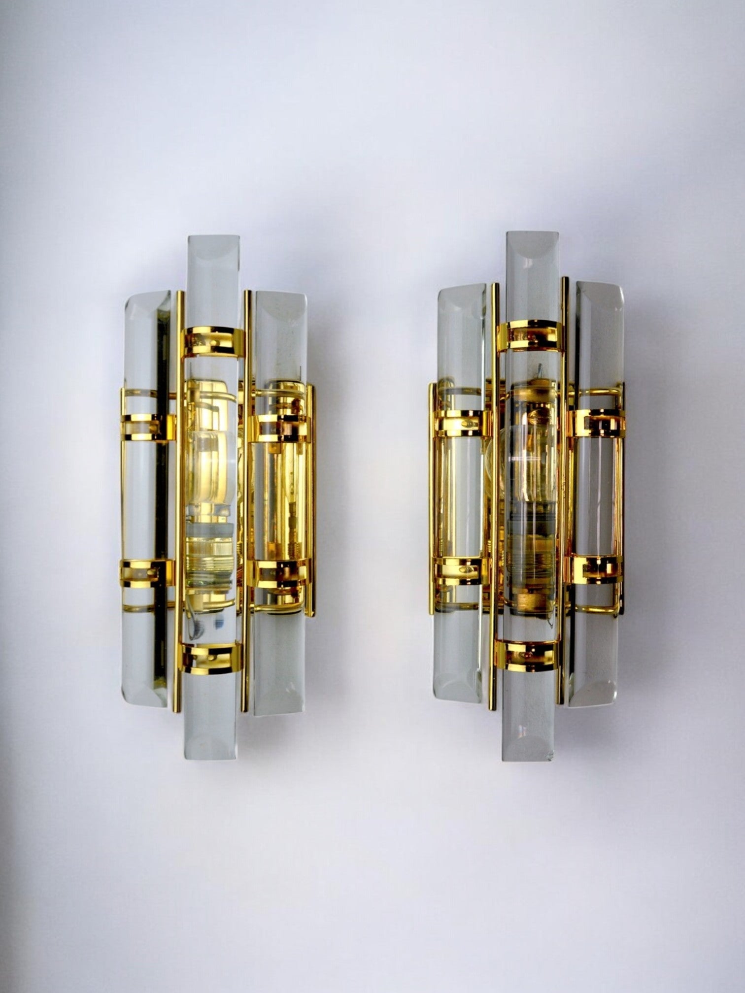 Pair of Venini sconces, cut glass, Murano, Italy, 1970