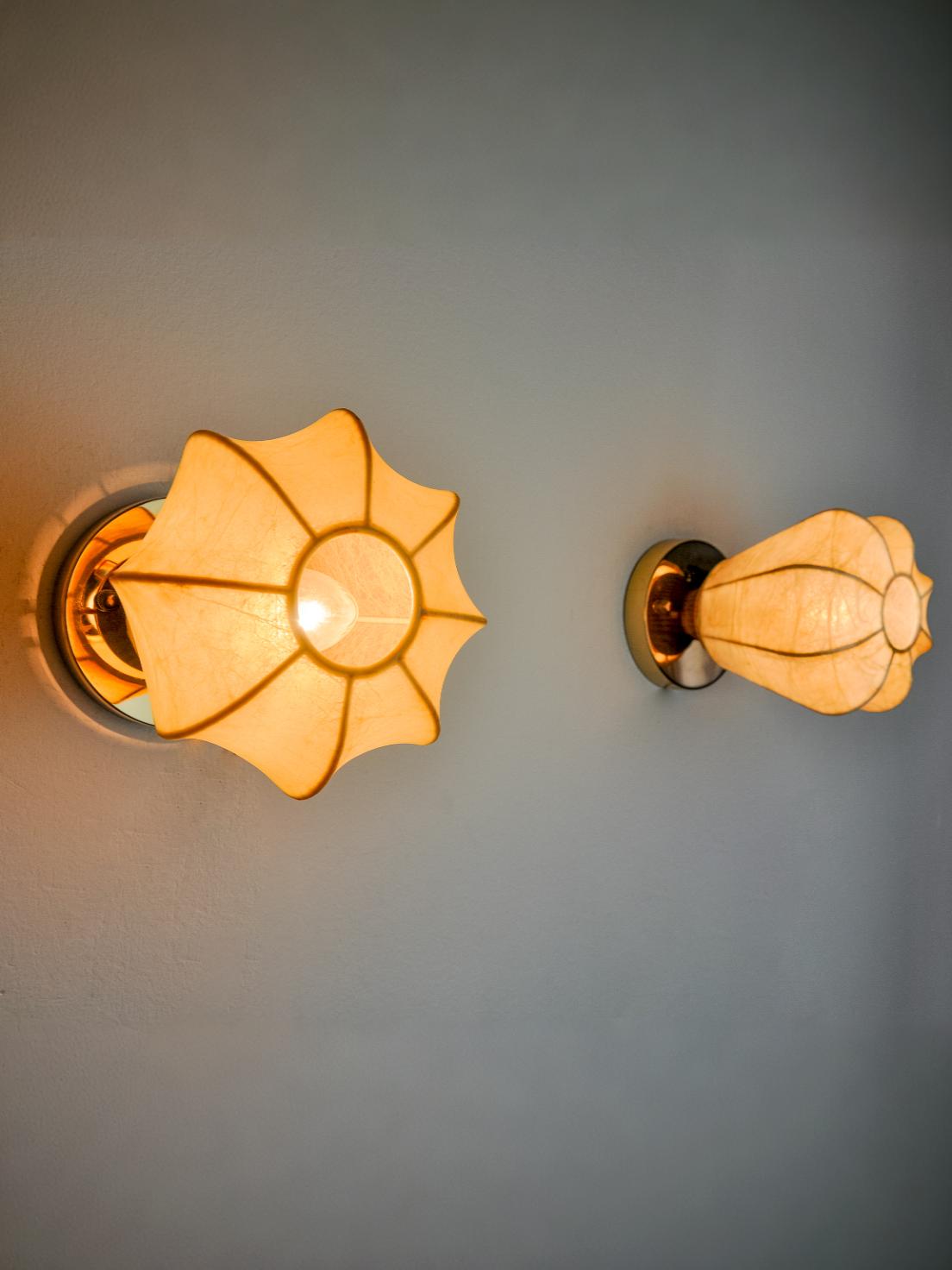 Pair of "Cocoon" wall lights, in resin and pine, Italy, 1970