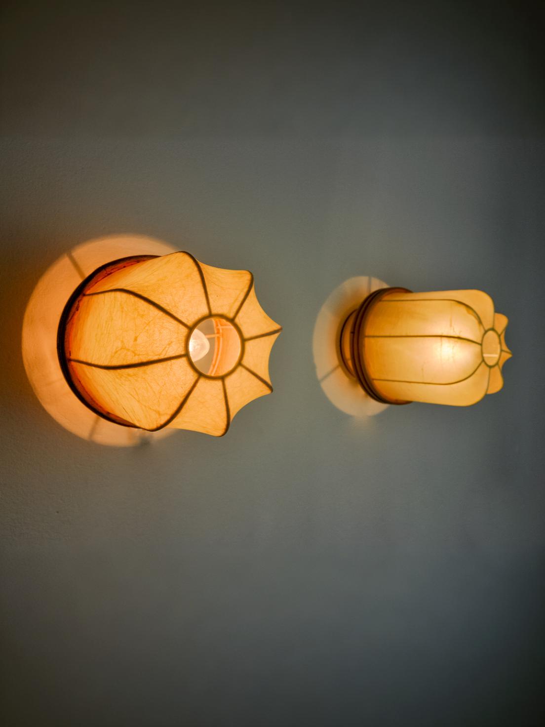 Pair of "cocoon" wall lights, resin and pine, Italy, 1970