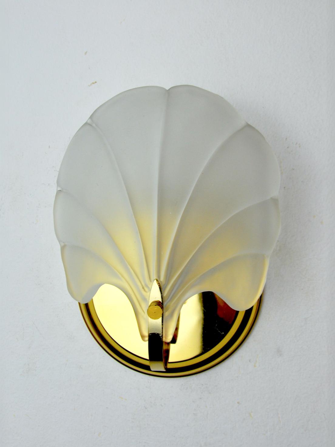Seashell wall lamp, opaque glass, Italy, 1980