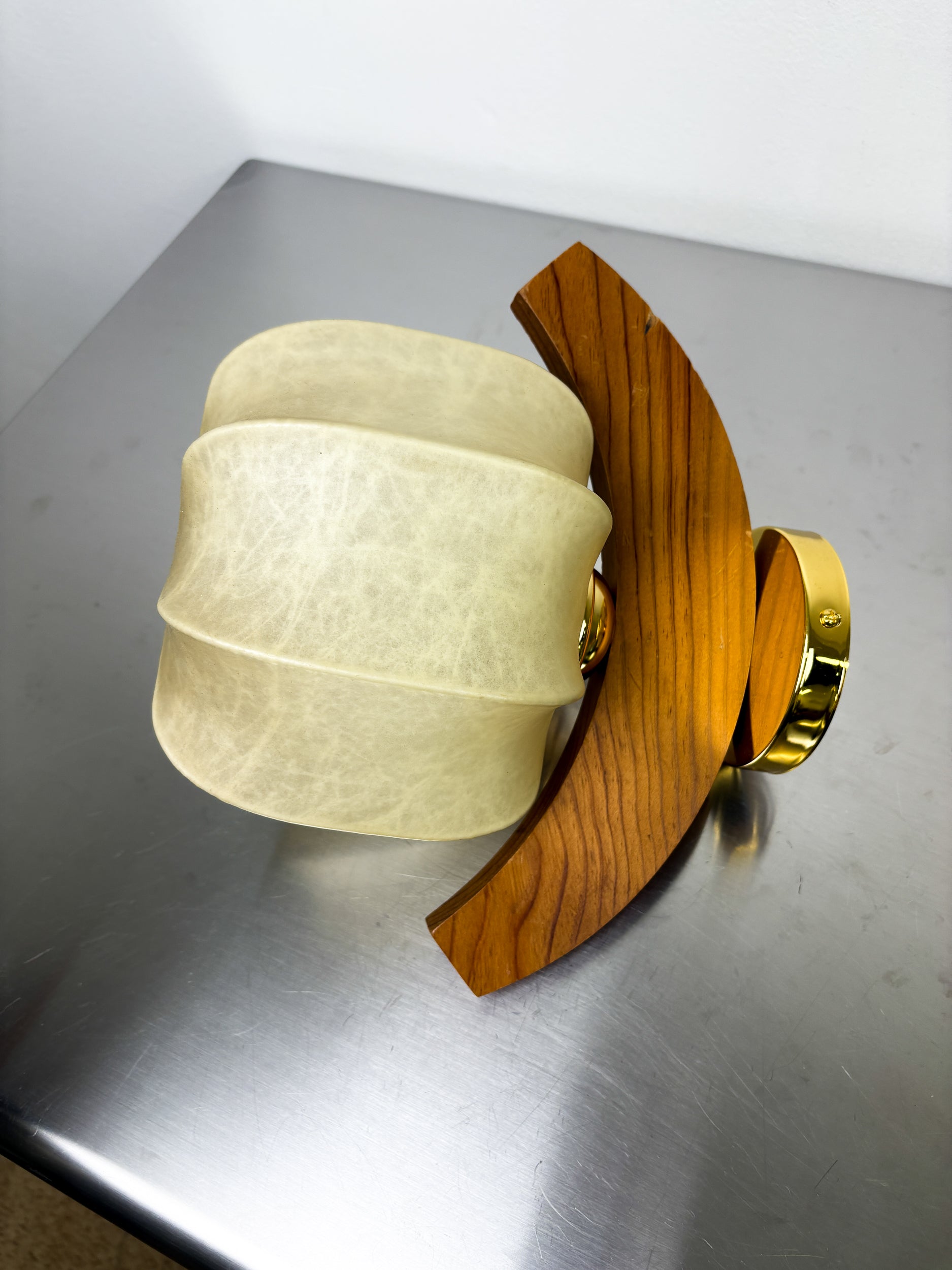 Italian "Cocoon" wall light, resin and pine wood, 1970's