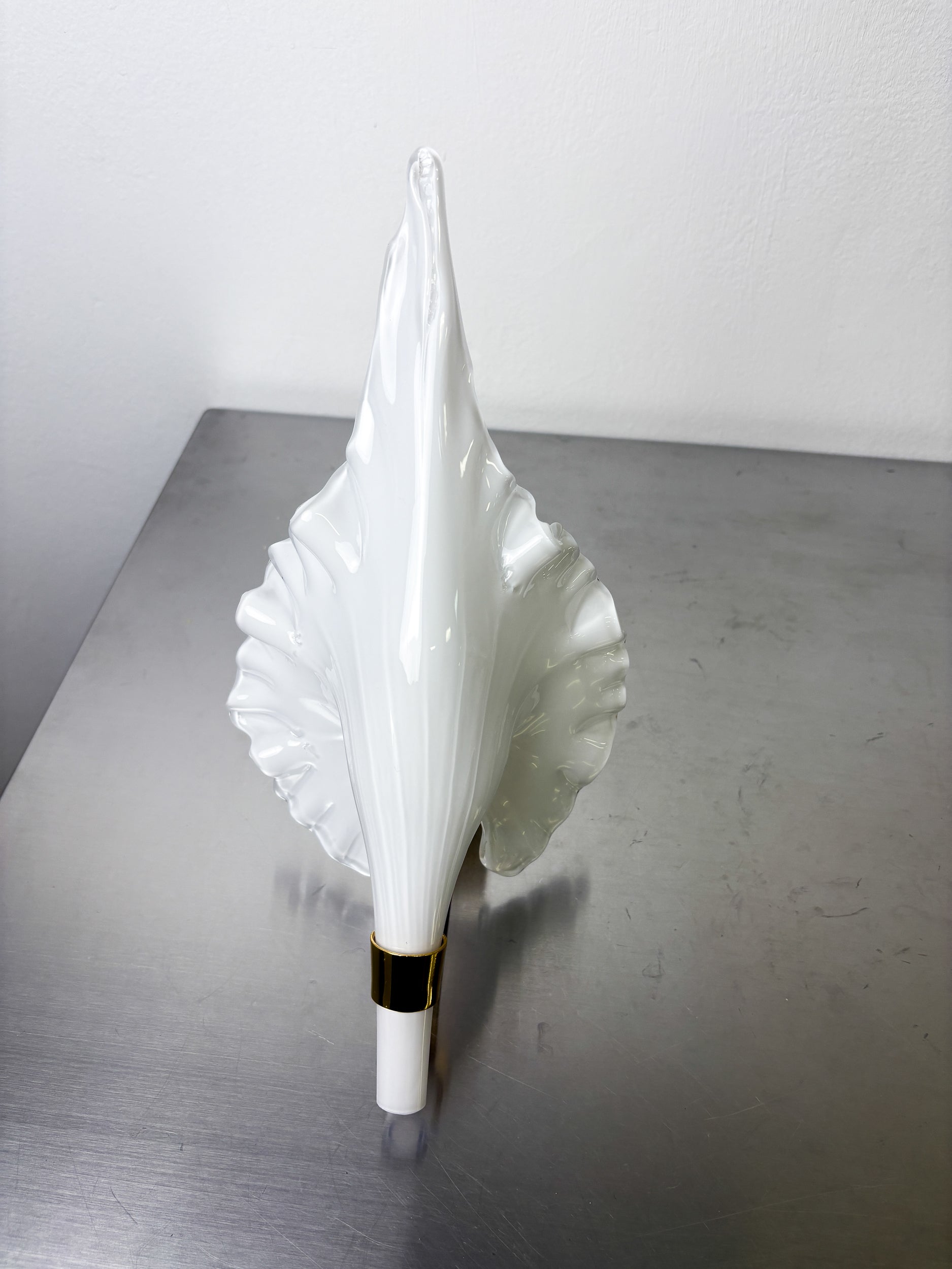 "Calla Lily" Leaf-Shaped Wall Sconce, Murano Glass & Gilt Brass, Italy, Circa 1970's