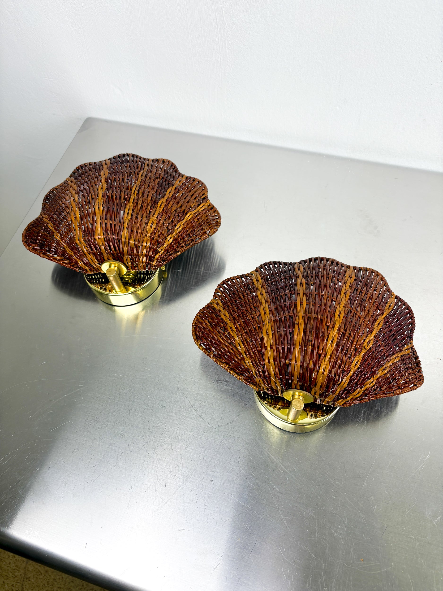 Pair of Shell-Shaped Wicker Wall Lights, Rattan & Brass, 1980's, Italy