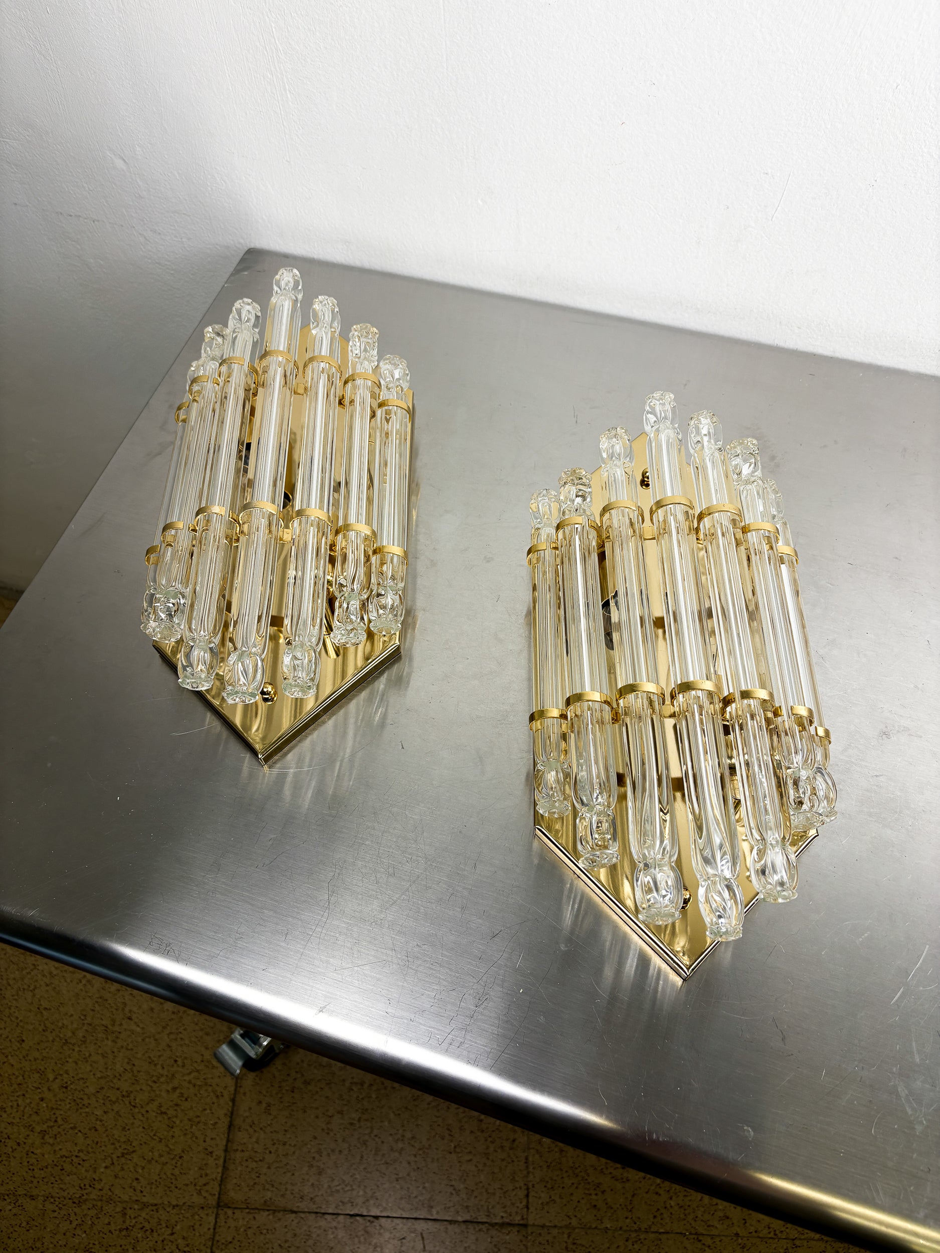 Pair of Venini wall lights, Murano cut glass, Circa 1970's, Italy