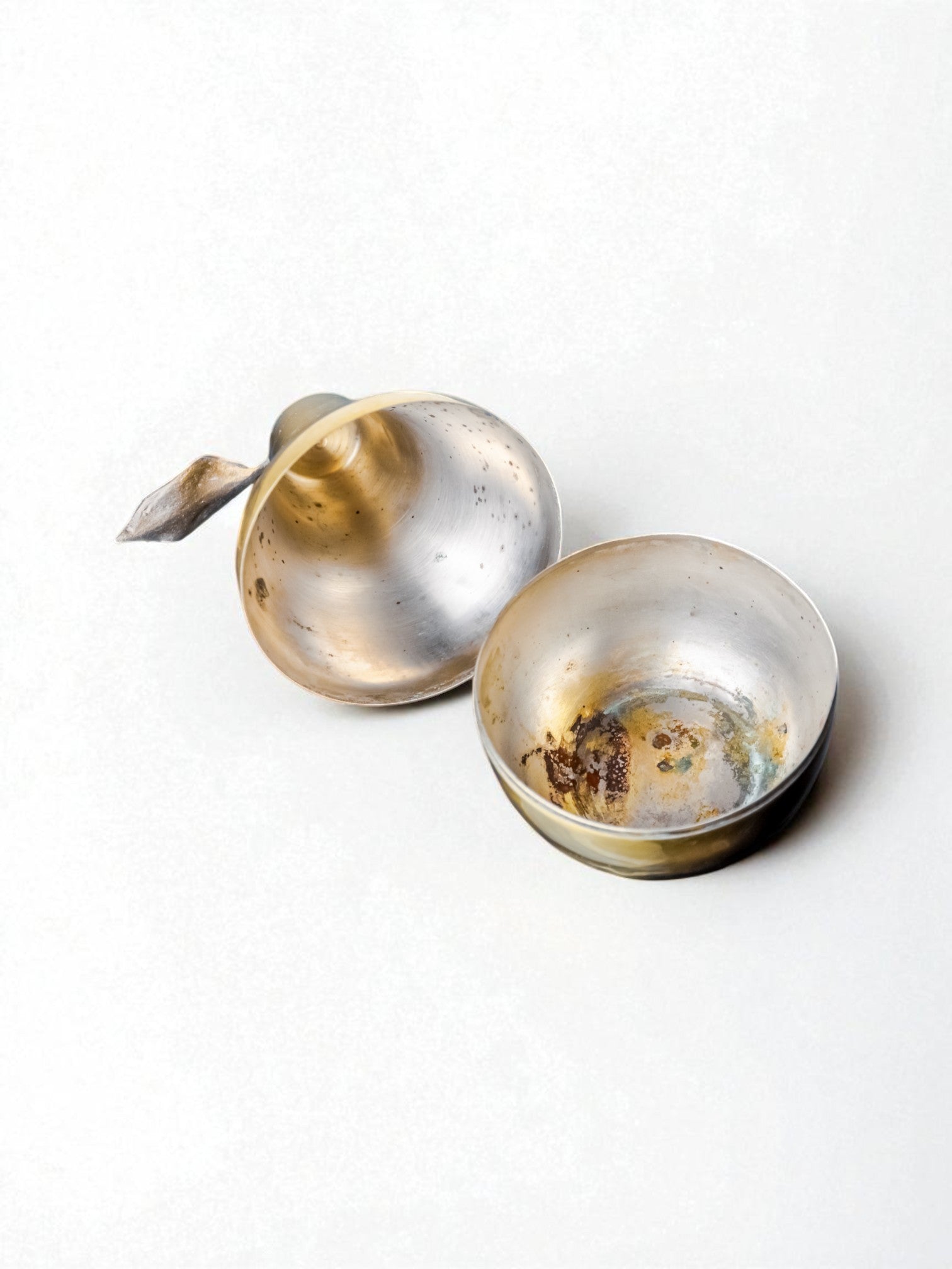 Pear Lidded vanity box in brass, Italy, 1970's