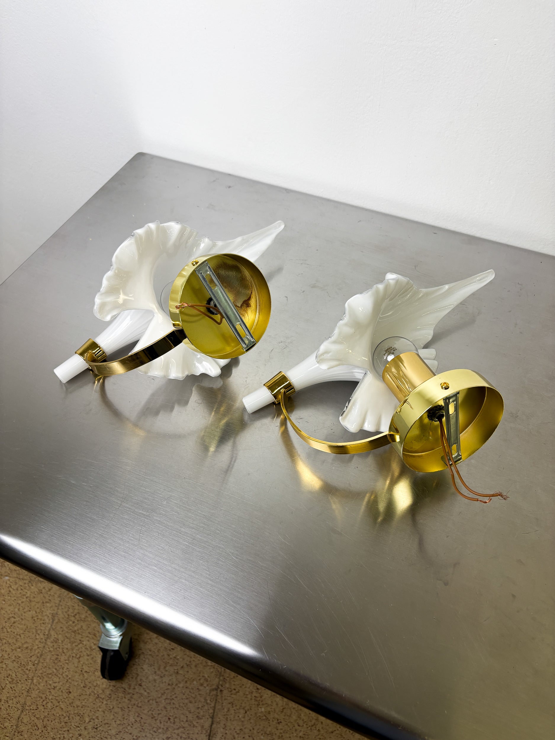 Pair of "Calla Lily" Leaf-Shaped Wall Sconces, Murano Glass & Gilt Brass, Italy, Circa 1970's