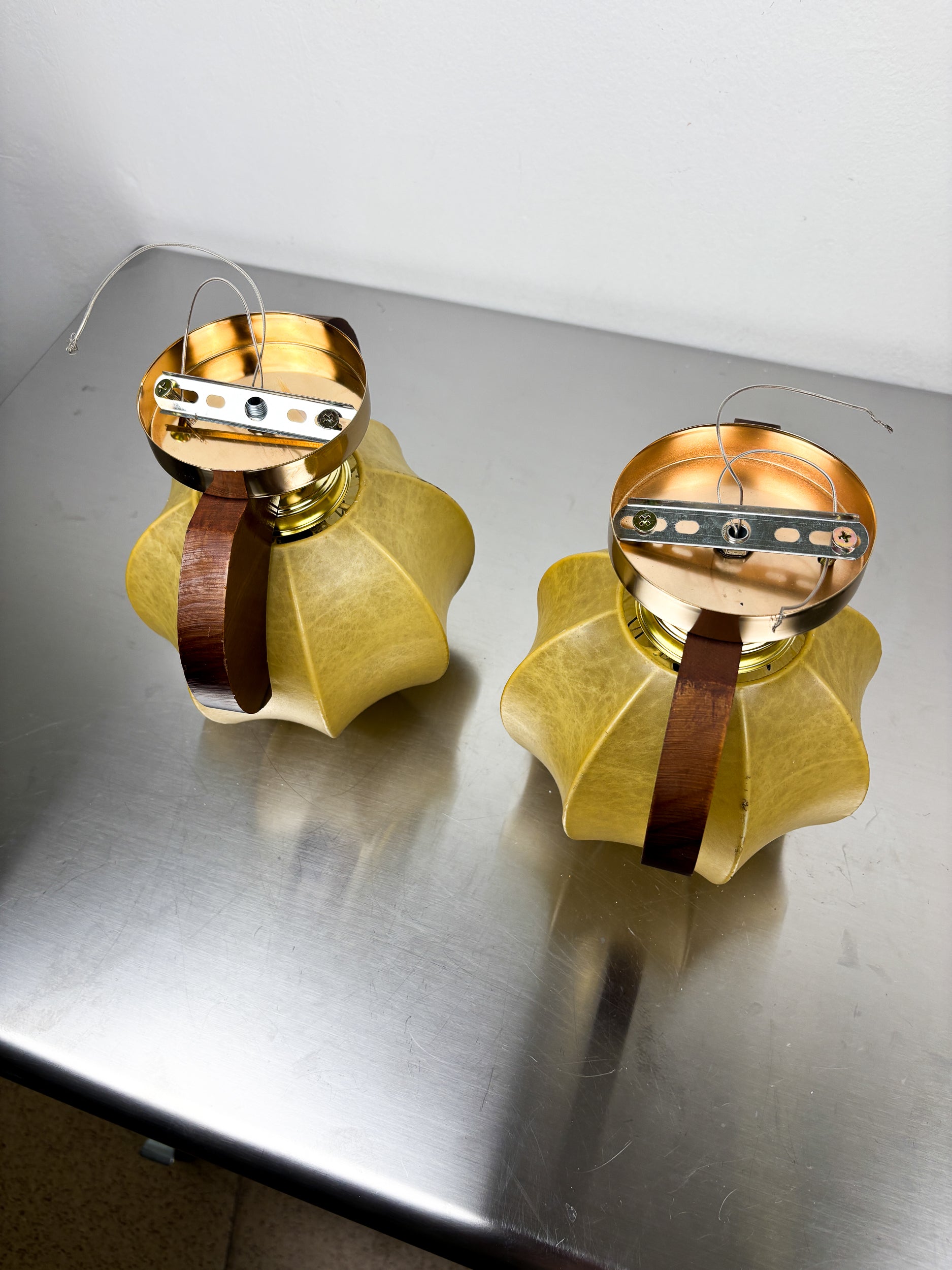 Pair of Italian "Cocoon" wall lights, resin and pine wood, 1970